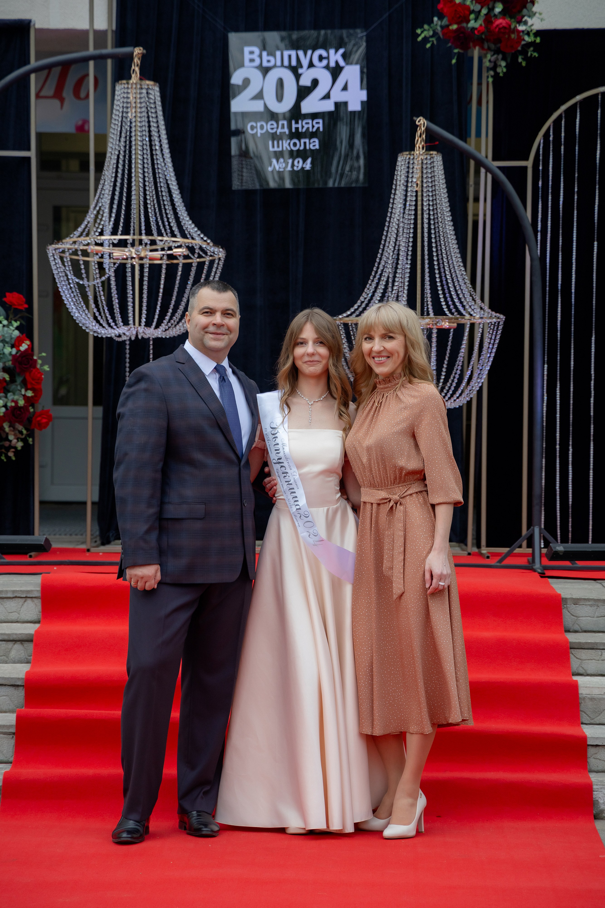 Школьный выпускной 2024 год в Соколе (Минск). Свадебный фотограф в Минске/Беларуси Сергей Спиридонов