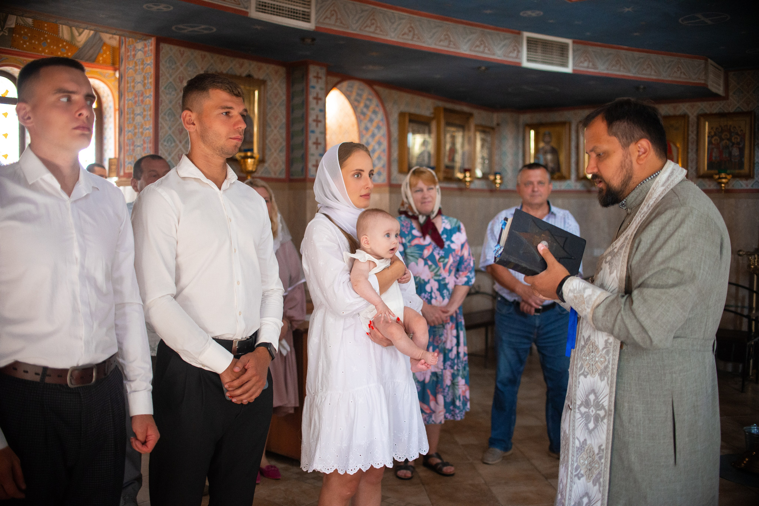 Крещение Есении в хр.Андрея Первозванного. Семейный фотограф на выписку из роддома и крещение Минск Настя Гришук