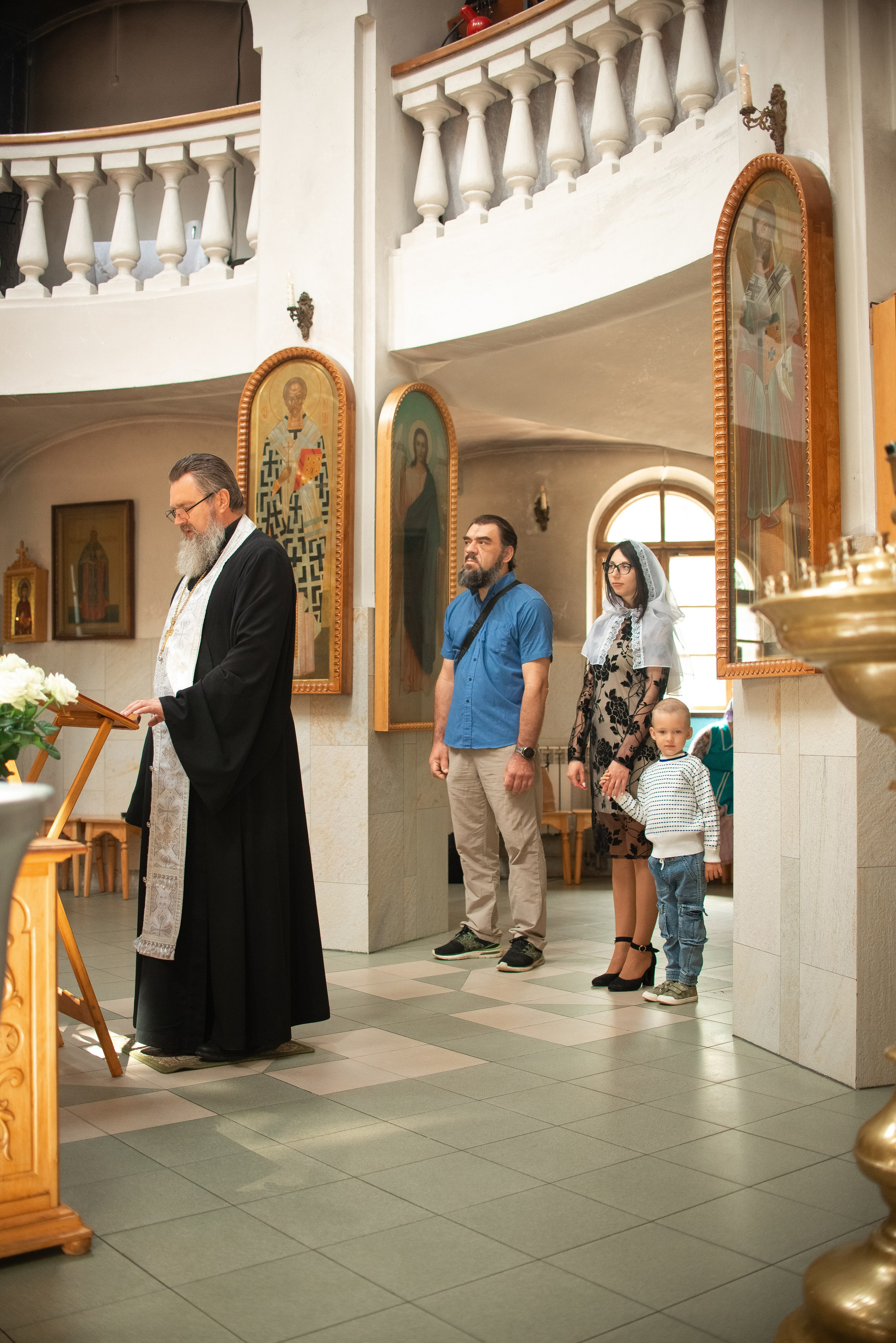 Крещение Дианы в хр. Иконы Минской. Семейный фотограф на выписку из роддома и крещение Минск Настя Гришук