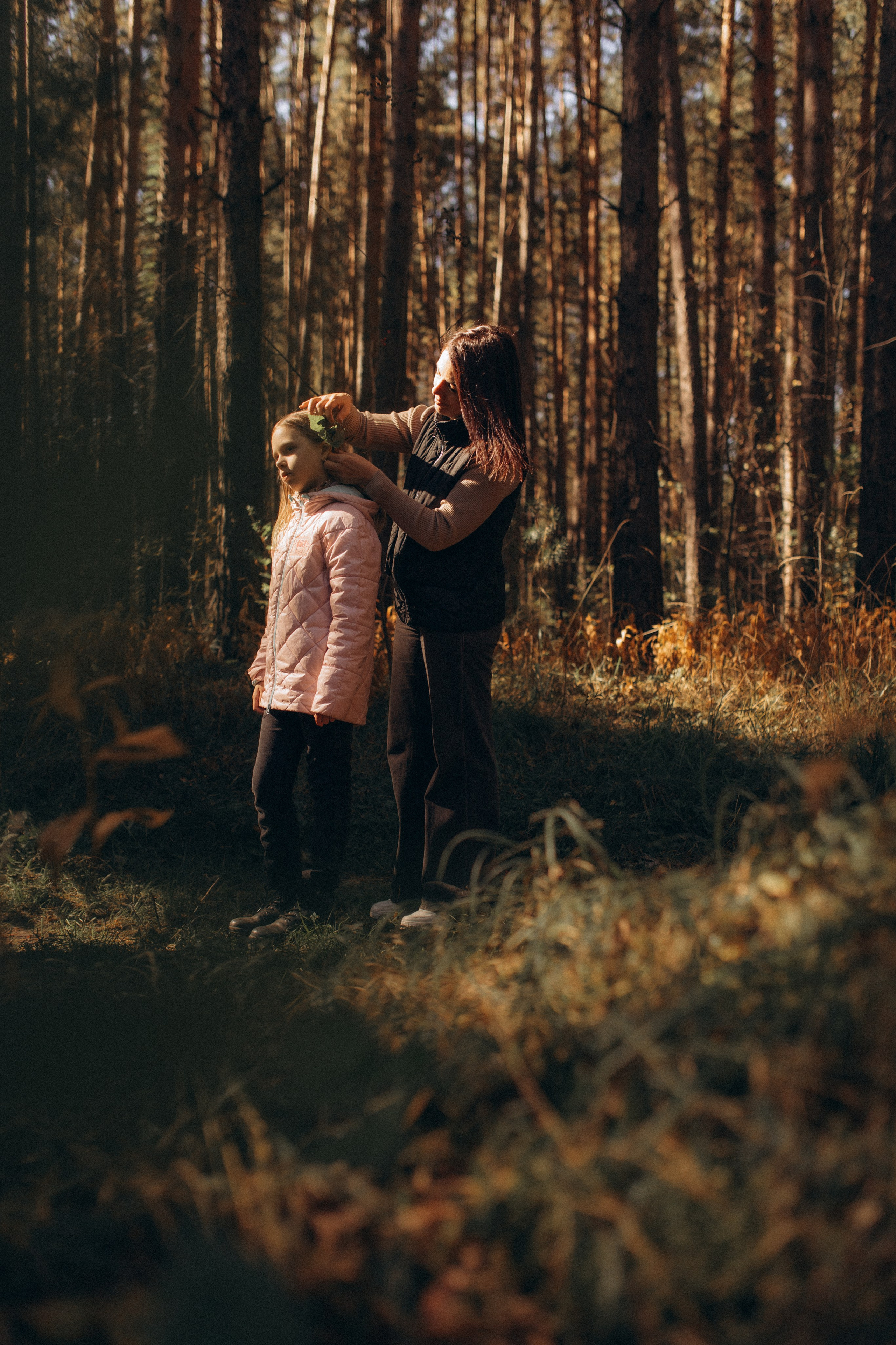 Аня с Ясей и Соней на Обском, осень. Семейный фотограф lifestyle в Новосибирске Елена Шпилевая