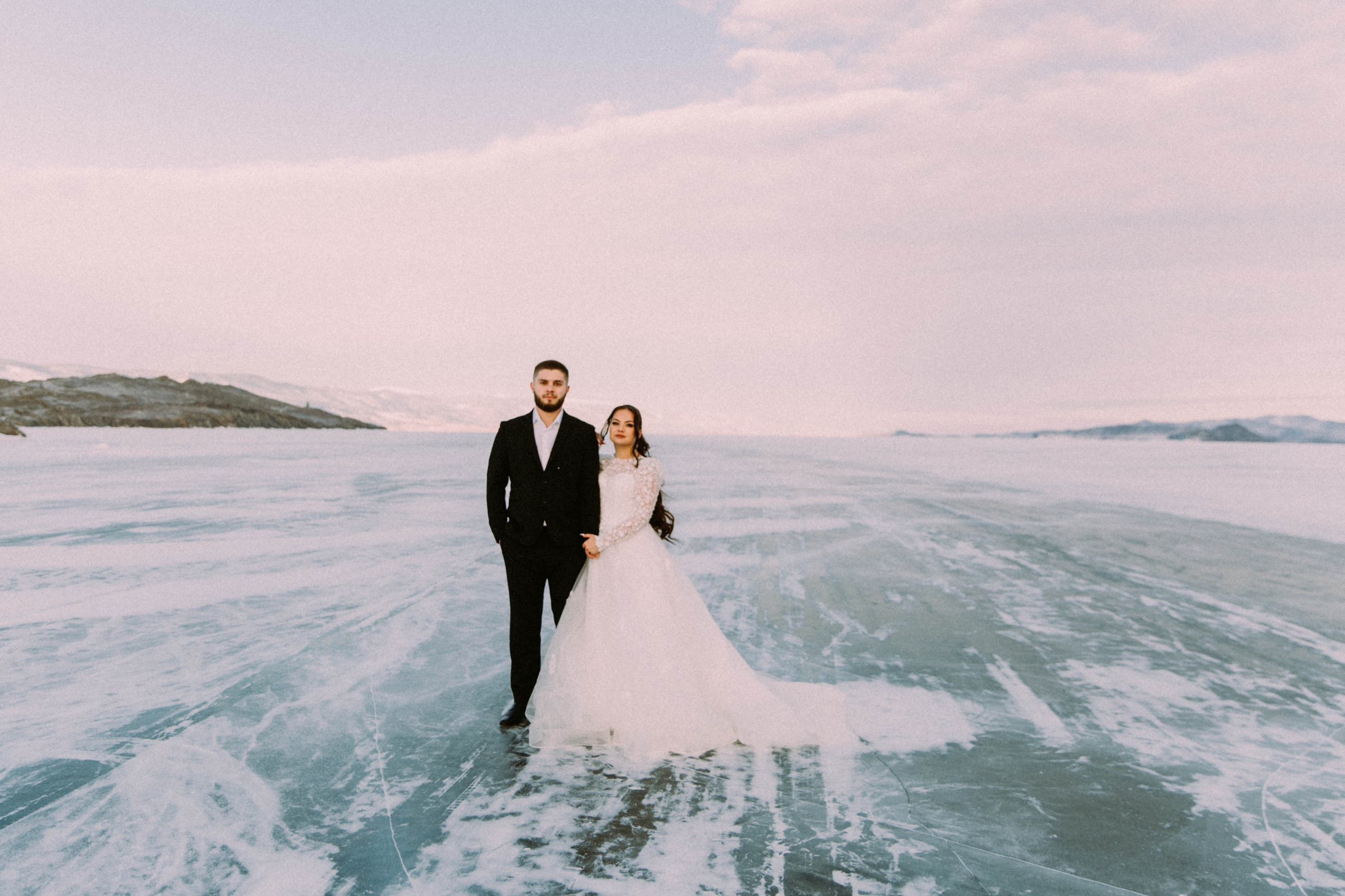 Свадебная зимняя съемка на Байкале. Главная