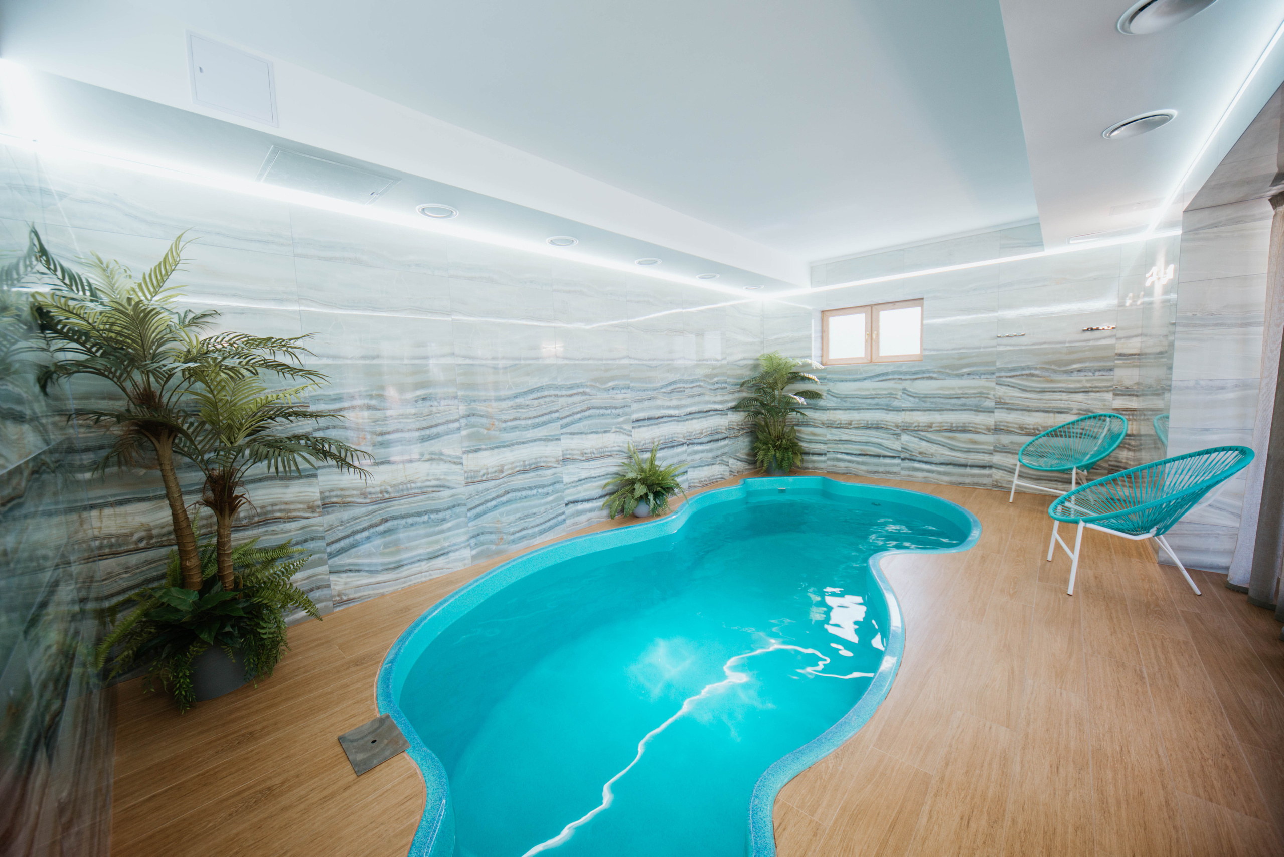 Визуал для клубного пространства «Своя среда». Ксения Glossa. Портретный и репортажный фотограф в Самаре