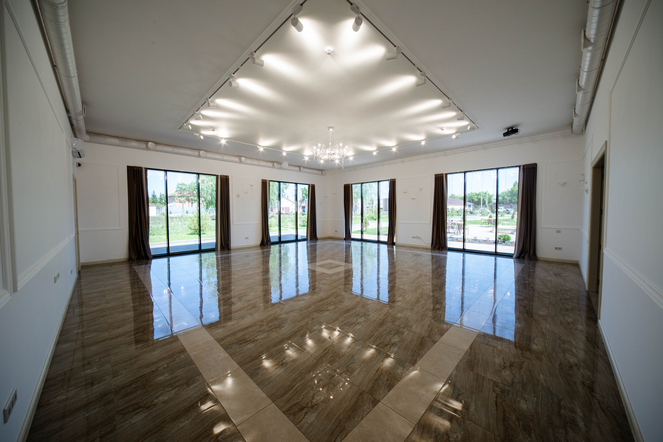 Визуал для клубного пространства «Своя среда». Ксения Glossa. Портретный и репортажный фотограф в Самаре