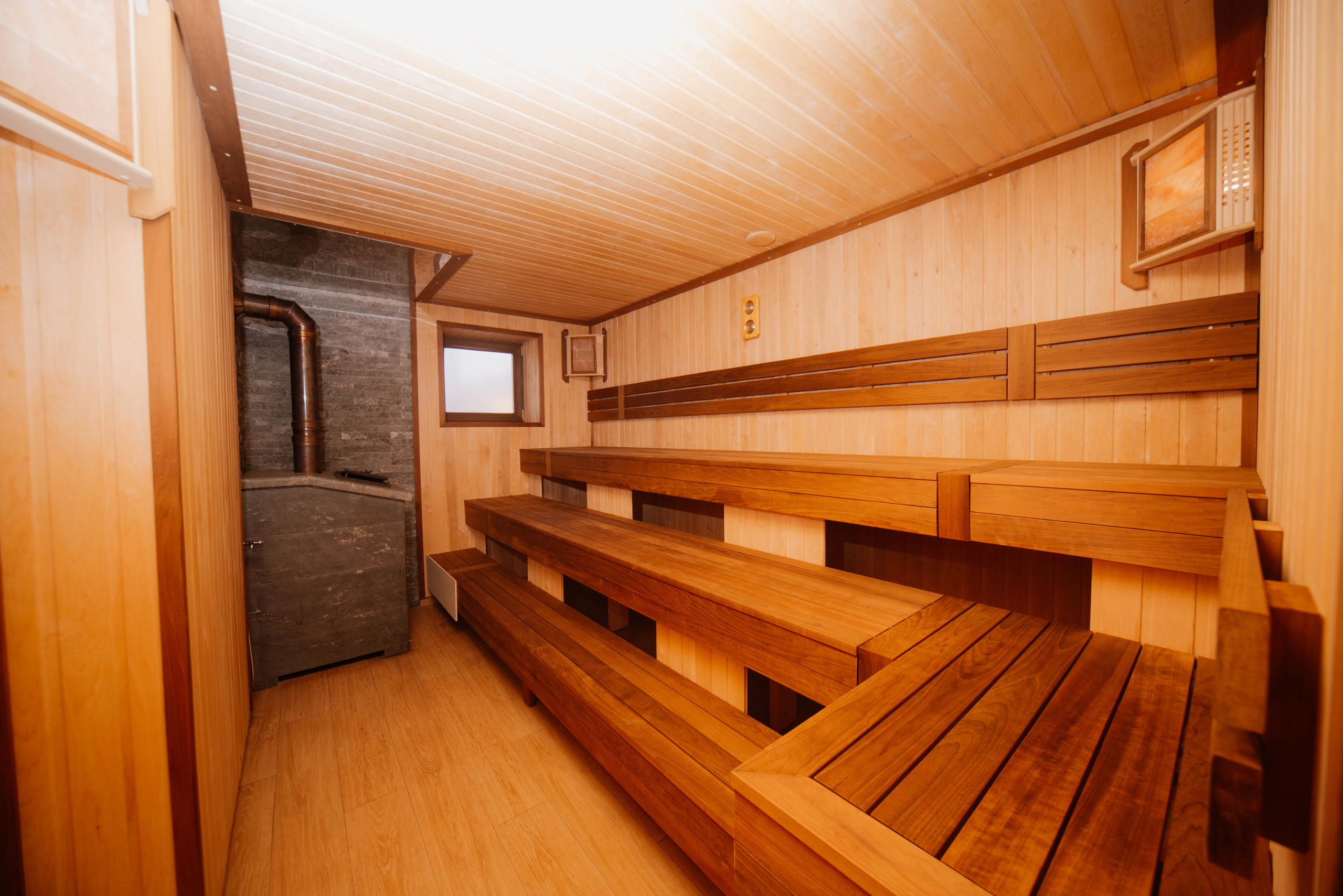 Визуал для клубного пространства «Своя среда». Ксения Glossa. Портретный и репортажный фотограф в Самаре