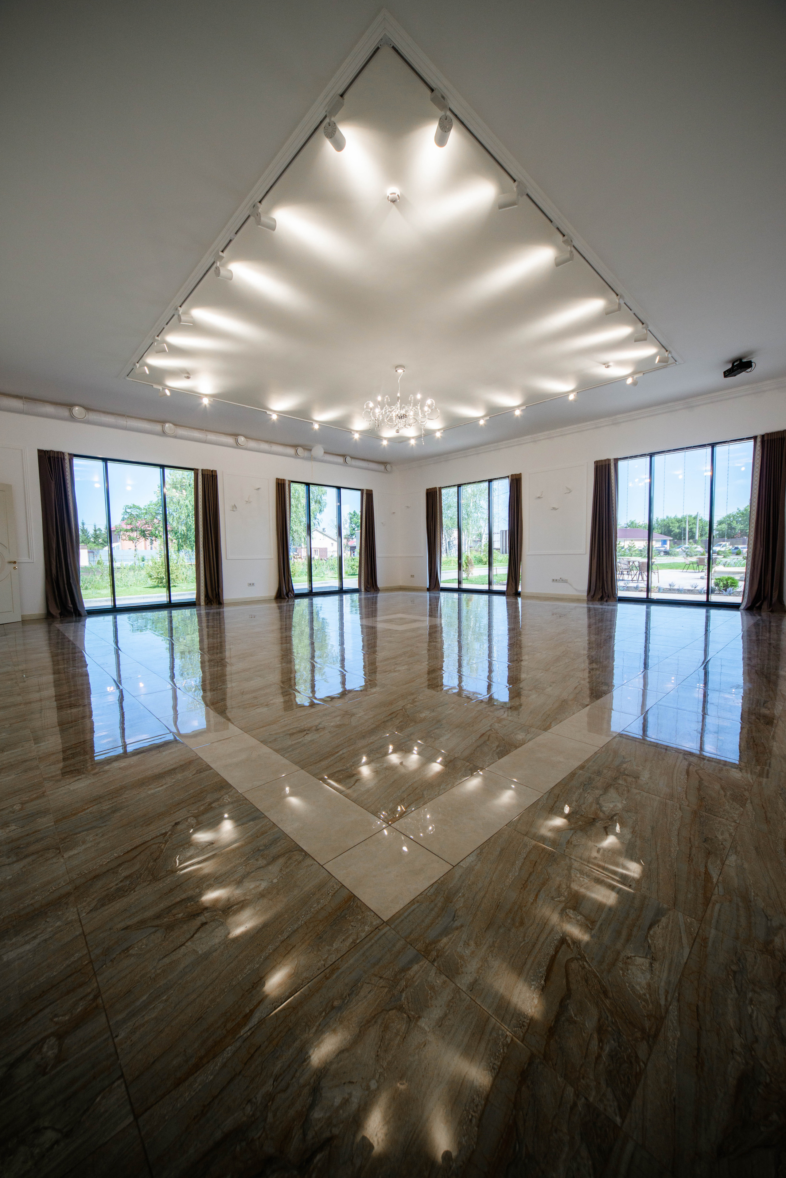 Визуал для клубного пространства «Своя среда». Ксения Glossa. Портретный и репортажный фотограф в Самаре