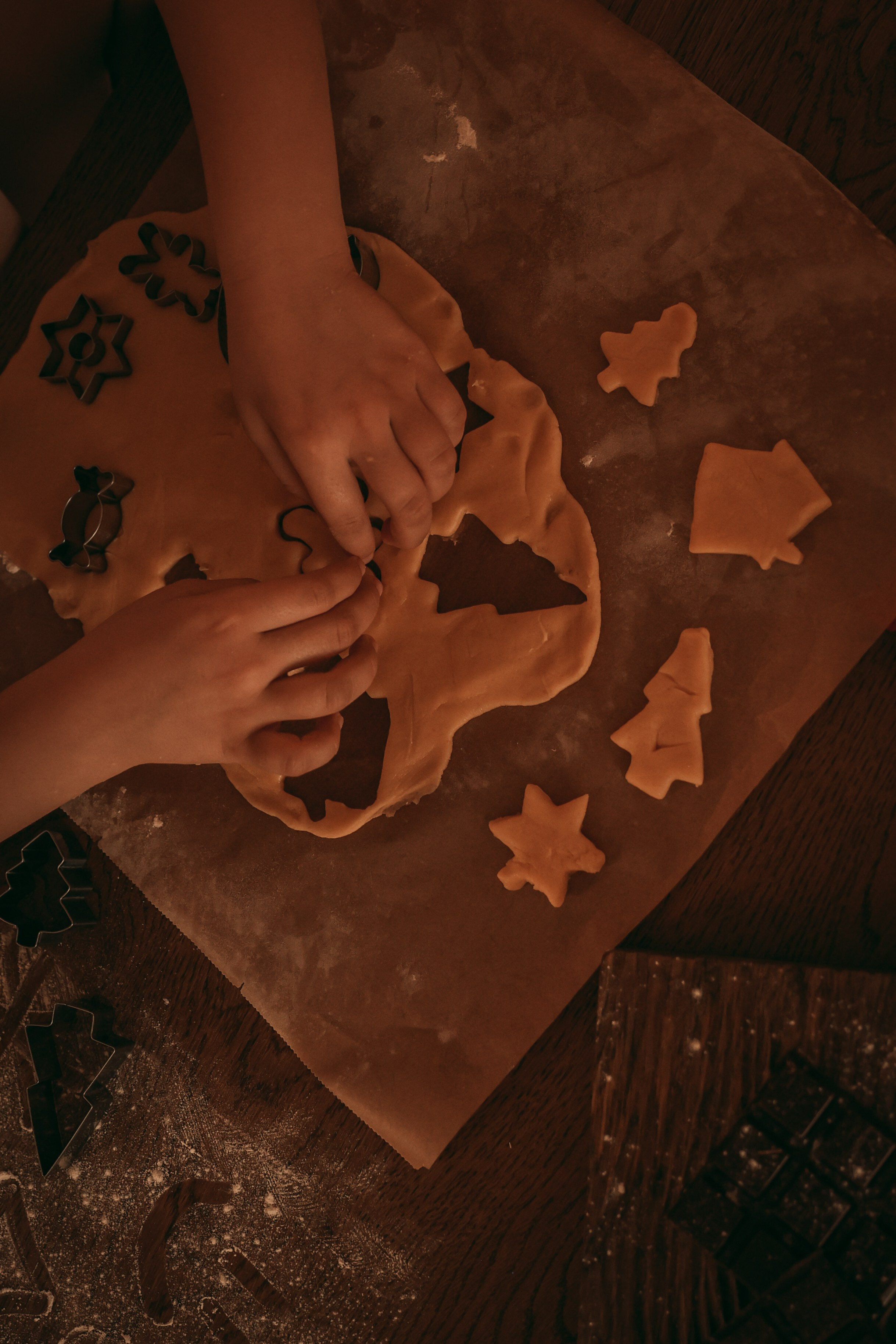 Новогоднее печенье всей семьей. Ваш семейный newborn и lifestyle фотограф в СПБ Наталья Журавлева