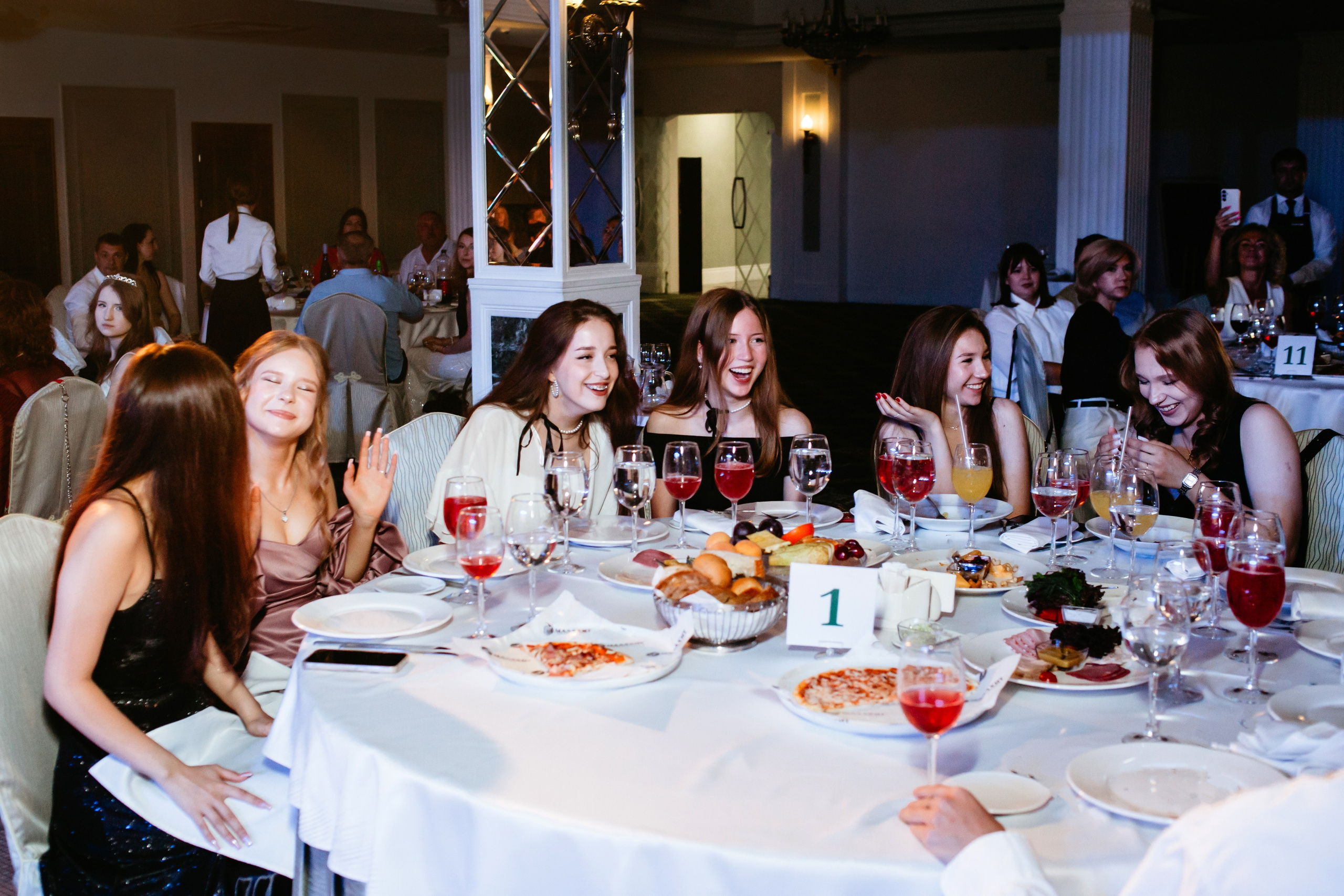 Выпускной 2025 (9класс) 124 школа. Фотограф в Челябинске Ополихина Анна