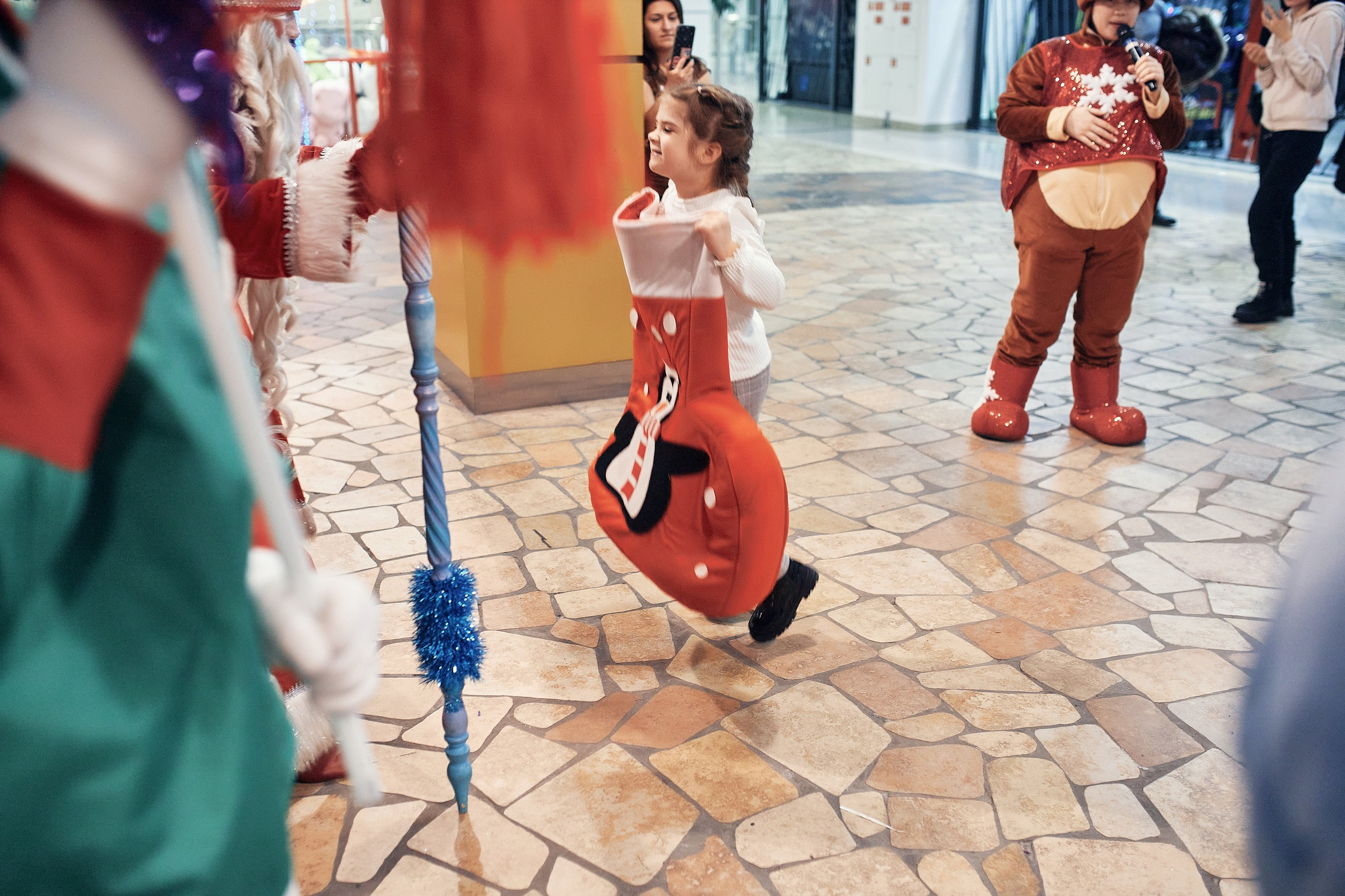 Детский новогодний праздник в ТЦ Июнь. Семейный и репортажной фотограф в Красноярске и Москве Виктор Бабинцев