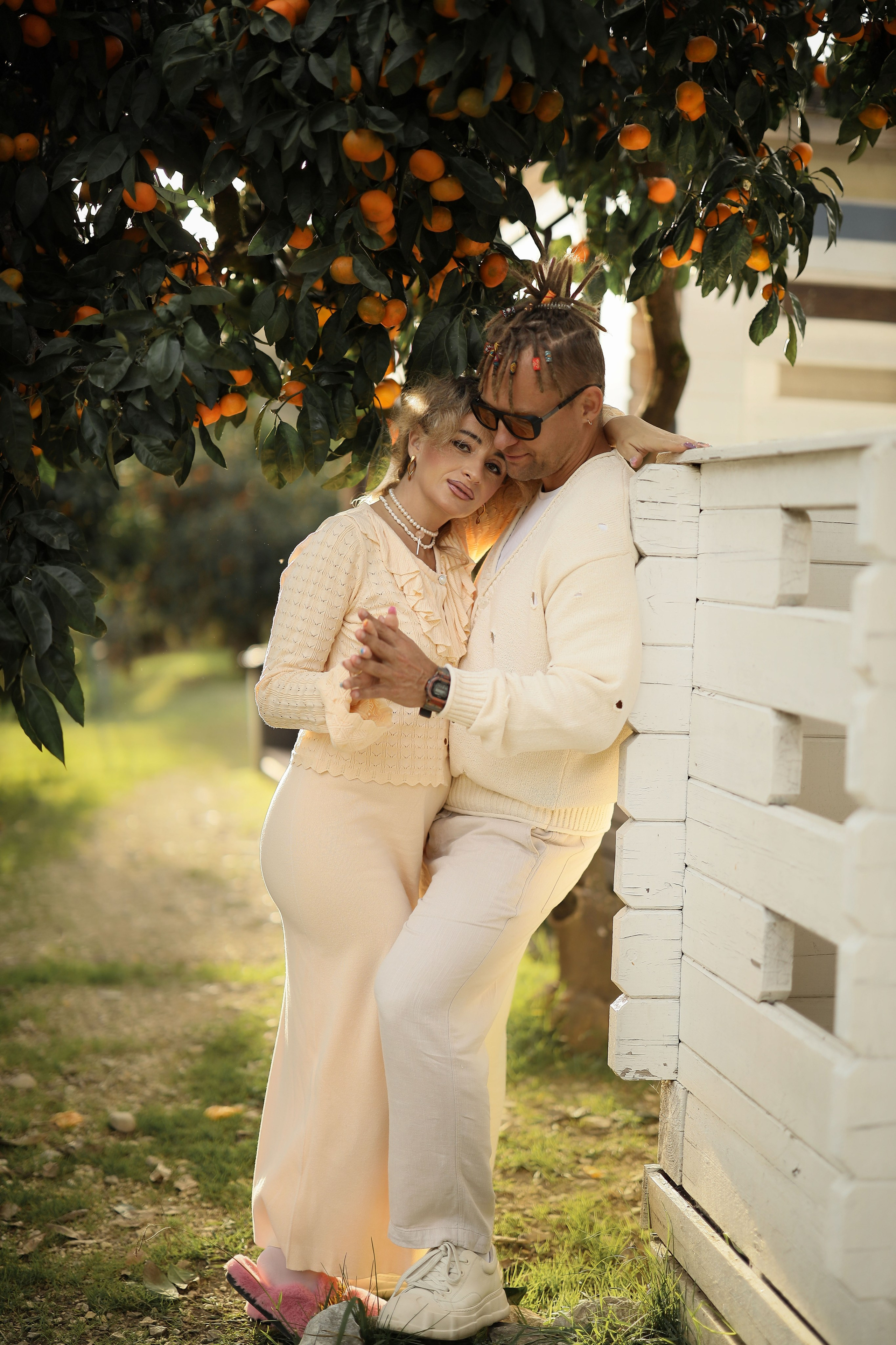 Семейная фотосессия в мандариновом саду Абхазии. Свадебный и семейный фотограф в Абхазии Жанна Соснина