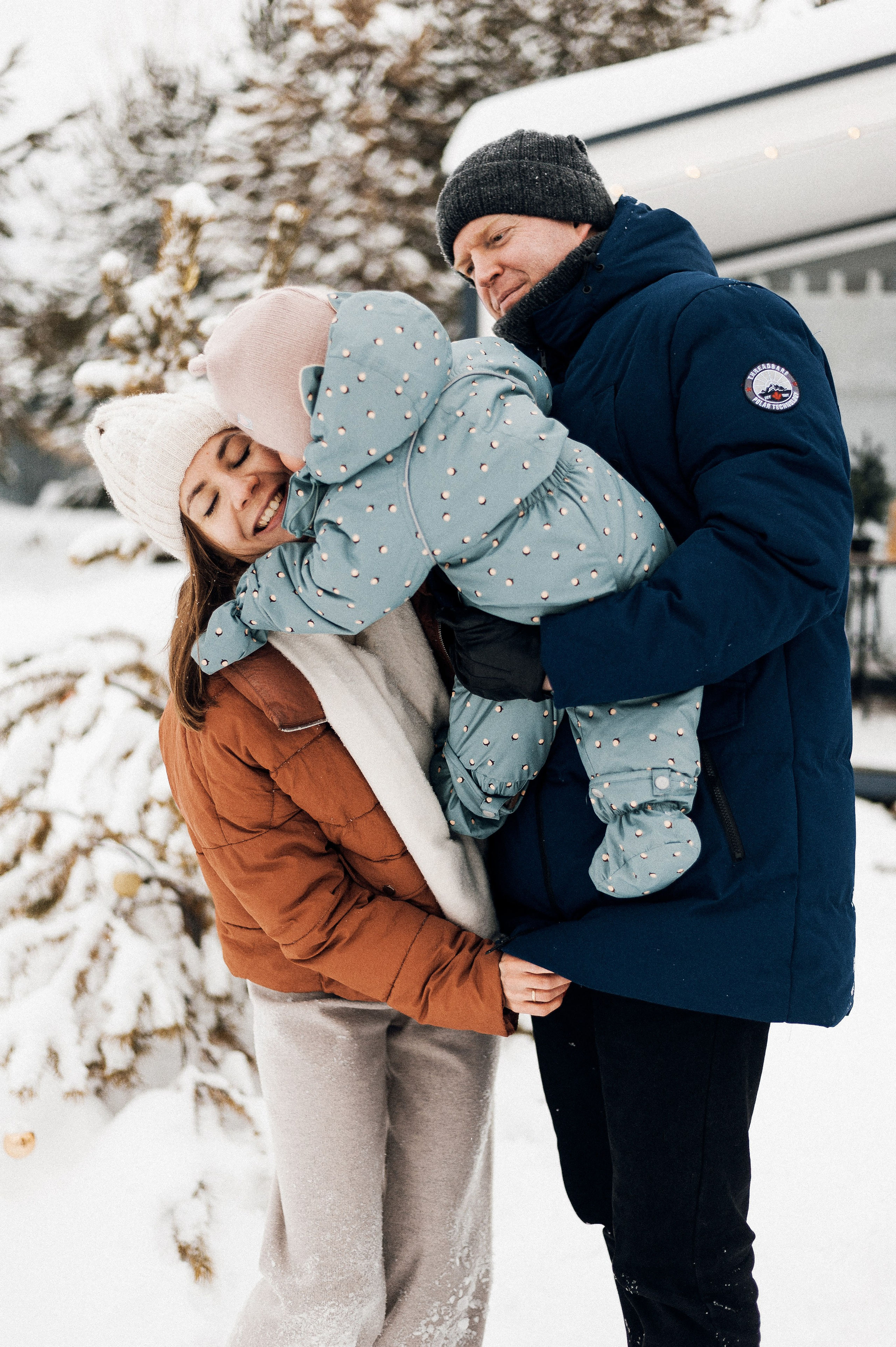 Тренды новогодних съемок 2025. Фотограф в Екатеринбурге Артём Зайнетдинов