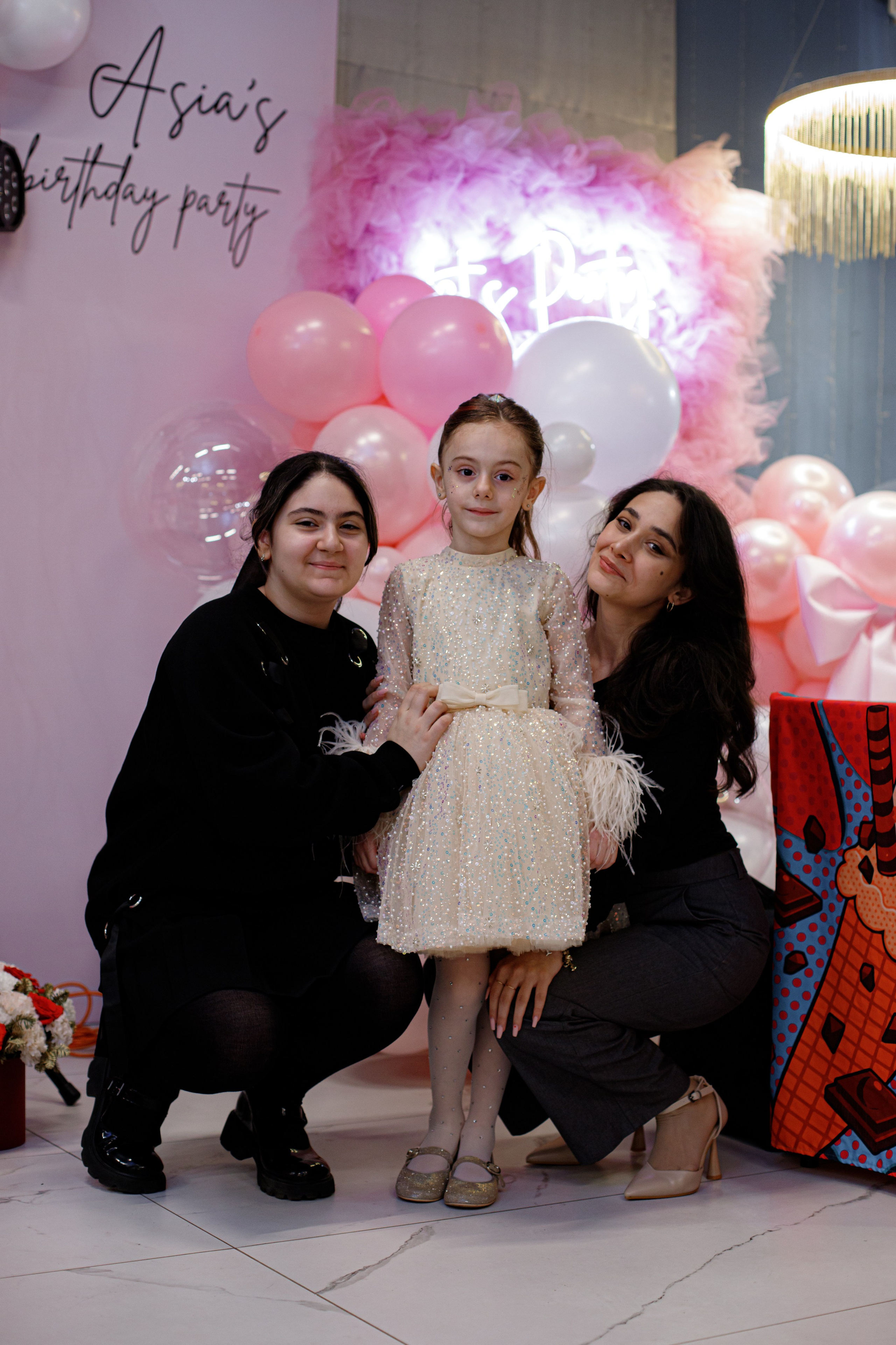 ASIA'S BIRTHDAY PARTY. Photokarish