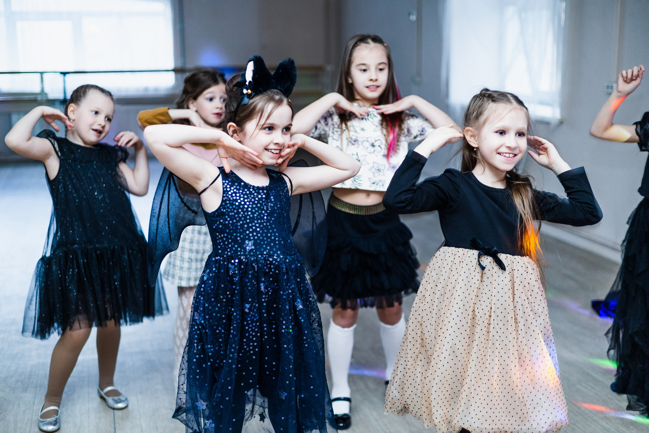 Фееричная вечеринка по мотивам легендарного сериала Wednesday. Школа для девочек во Владивостоке — Само Совершенство