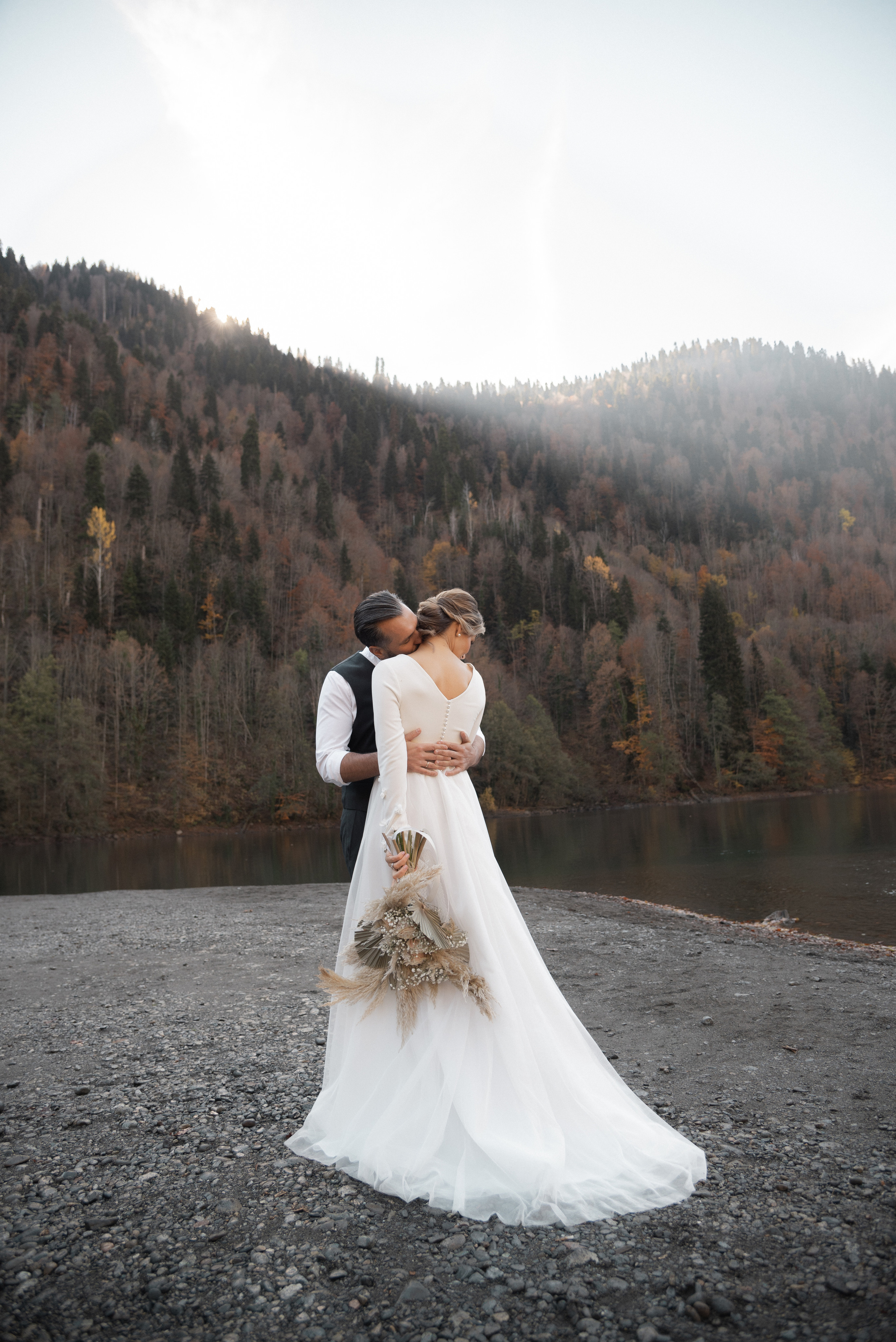 На озере в горах. Свадебный фотограф Анна Хочева