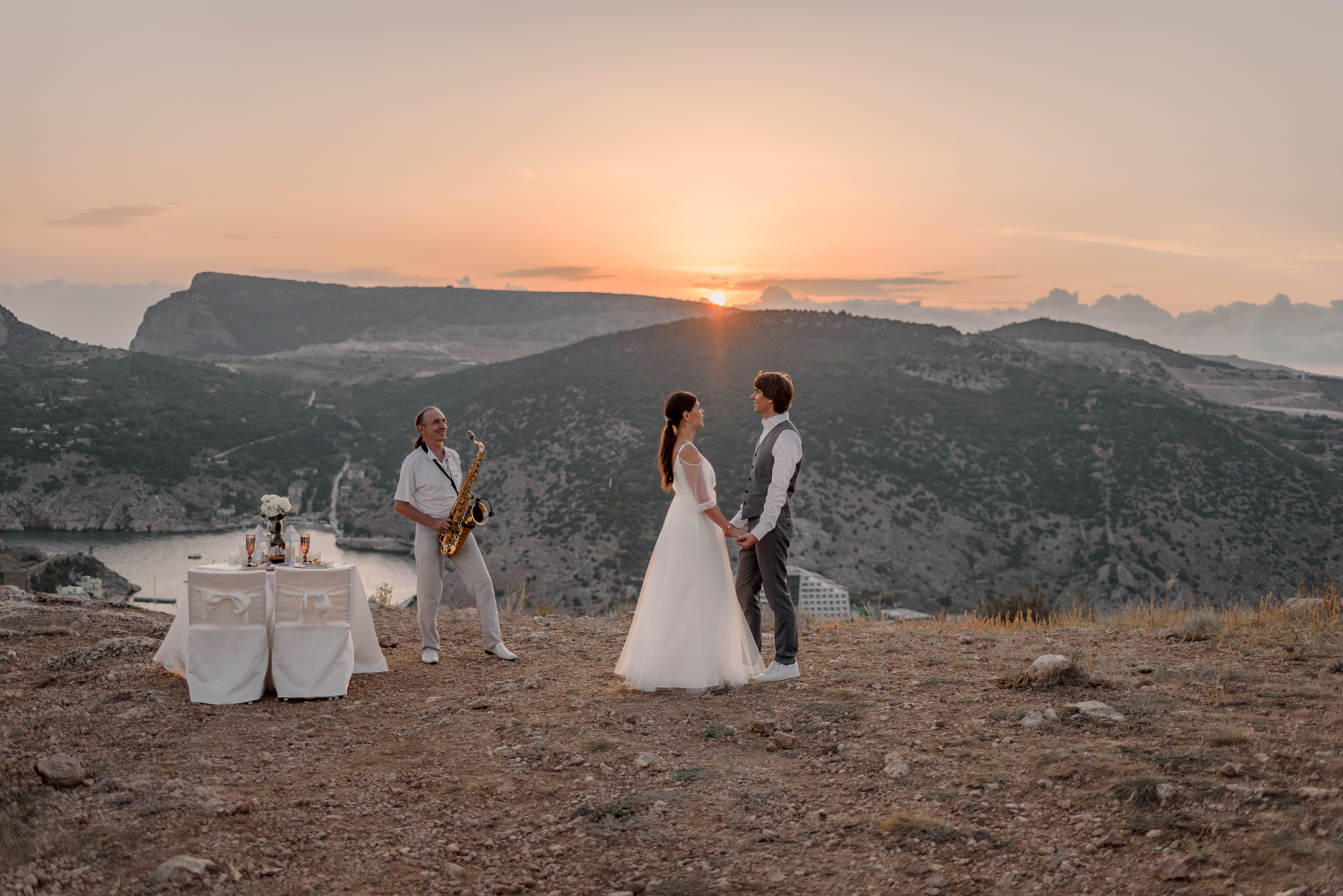 Сергей и Юля. Закат в Балаклаве. Свадебный фотограф Анна Хочева