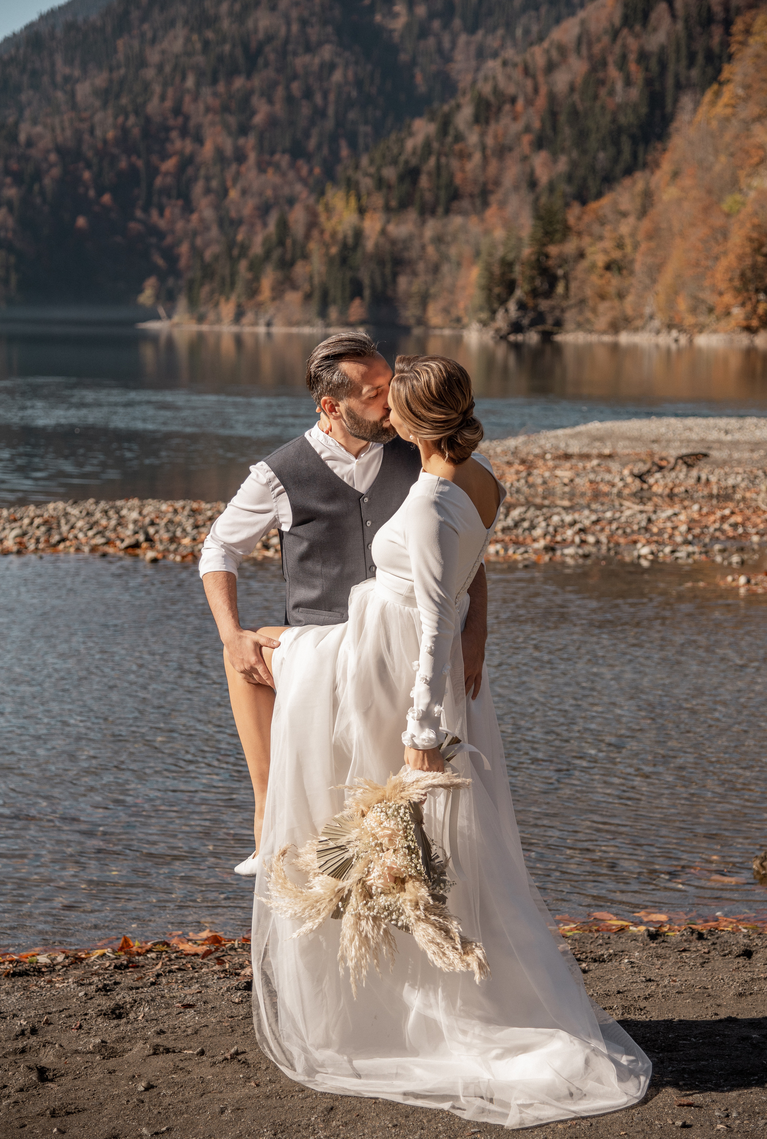 На озере в горах. Свадебный фотограф Анна Хочева