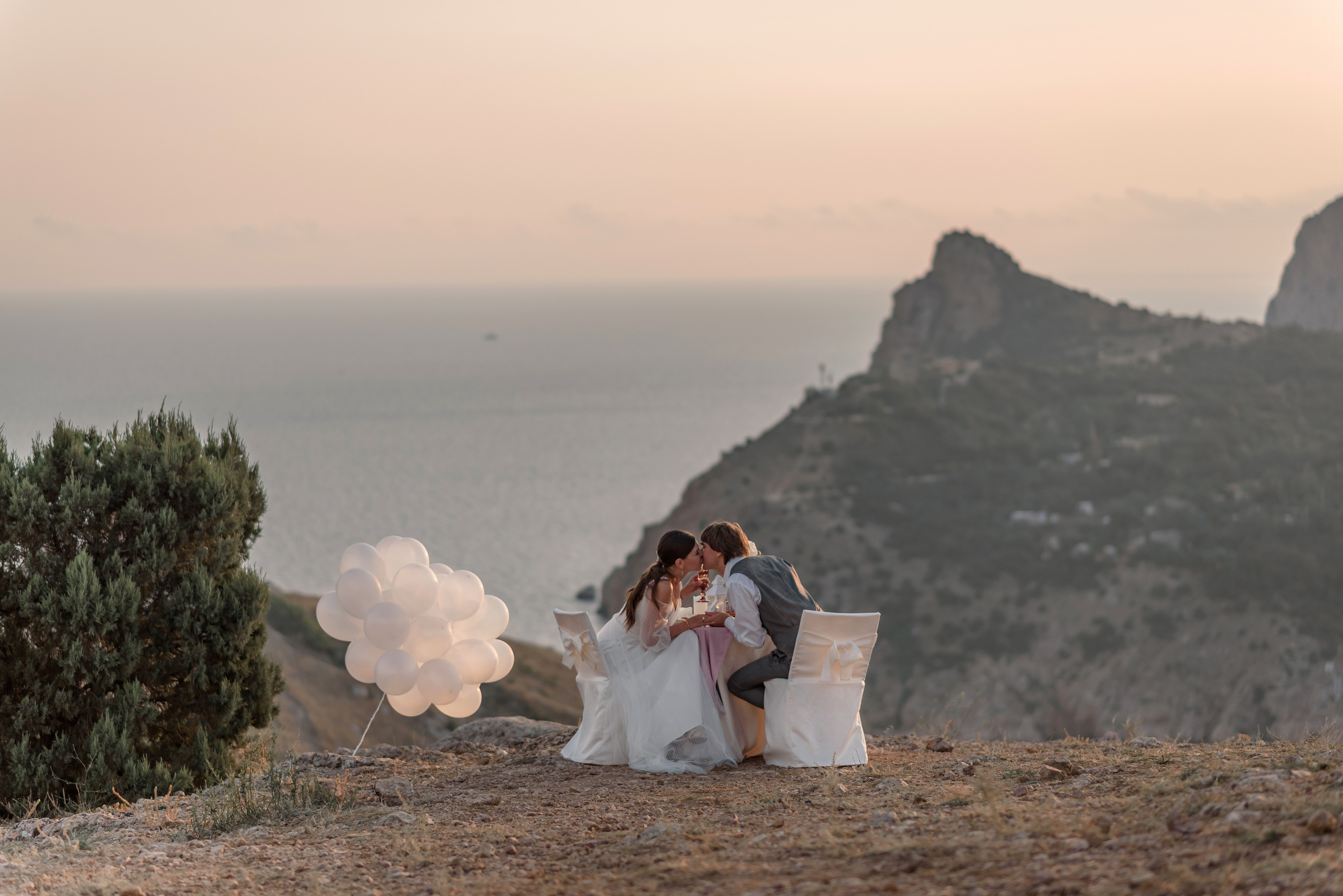 Сергей и Юля. Закат в Балаклаве. Свадебный фотограф Анна Хочева