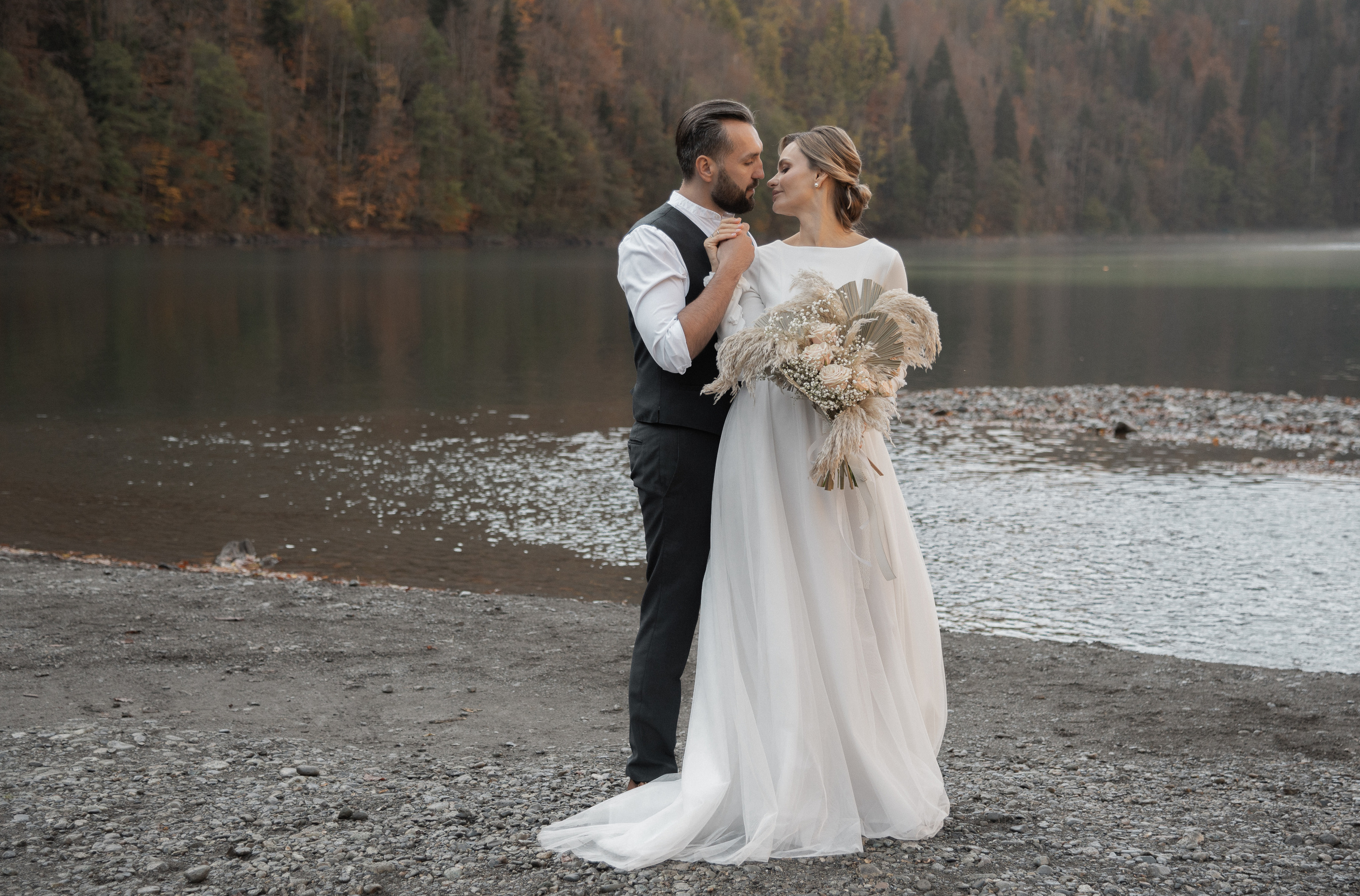 На озере в горах. Свадебный фотограф Анна Хочева
