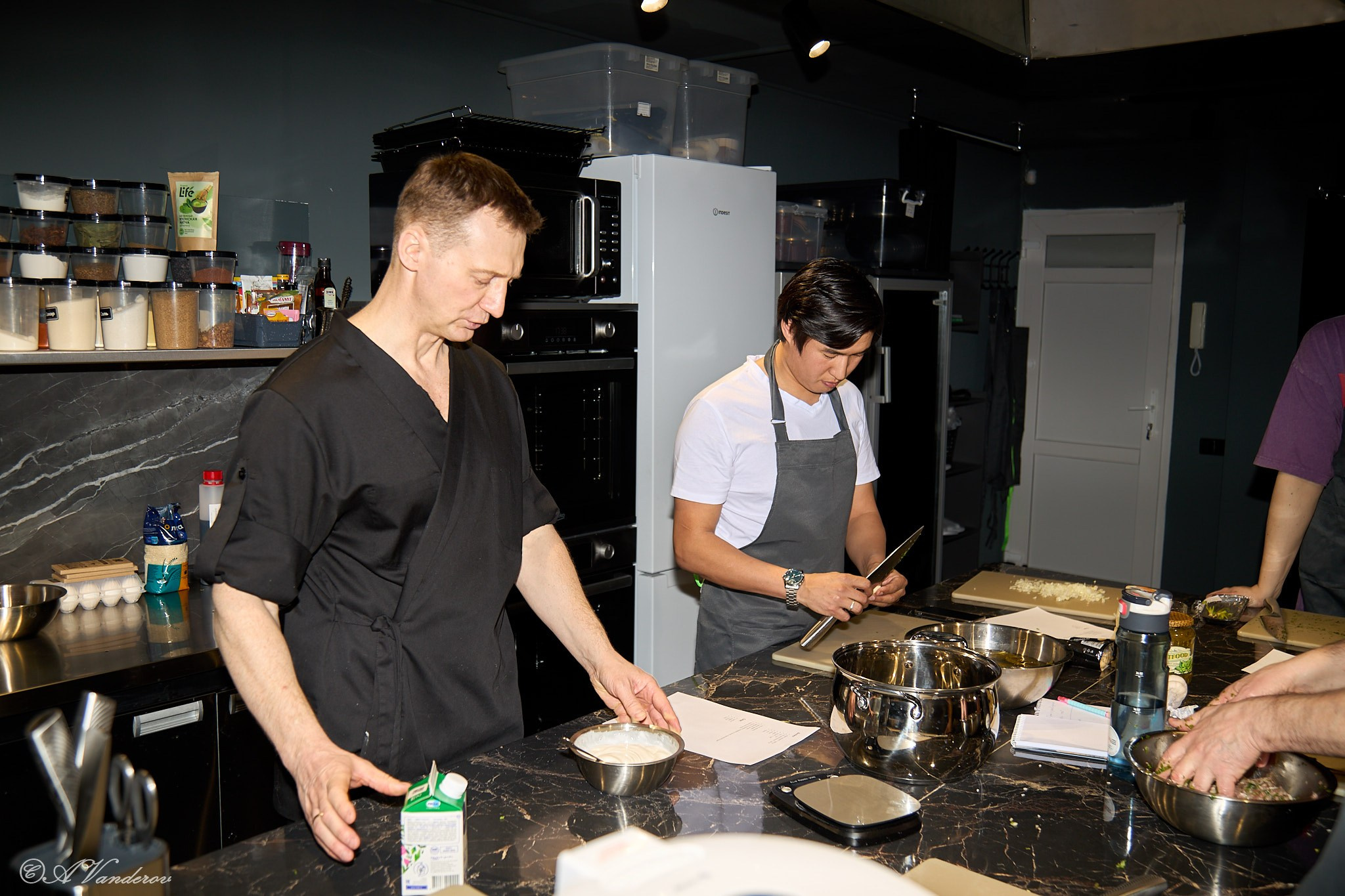 Мужские разговоры на кухне 2. Фотограф Омск | Александр Вандеров