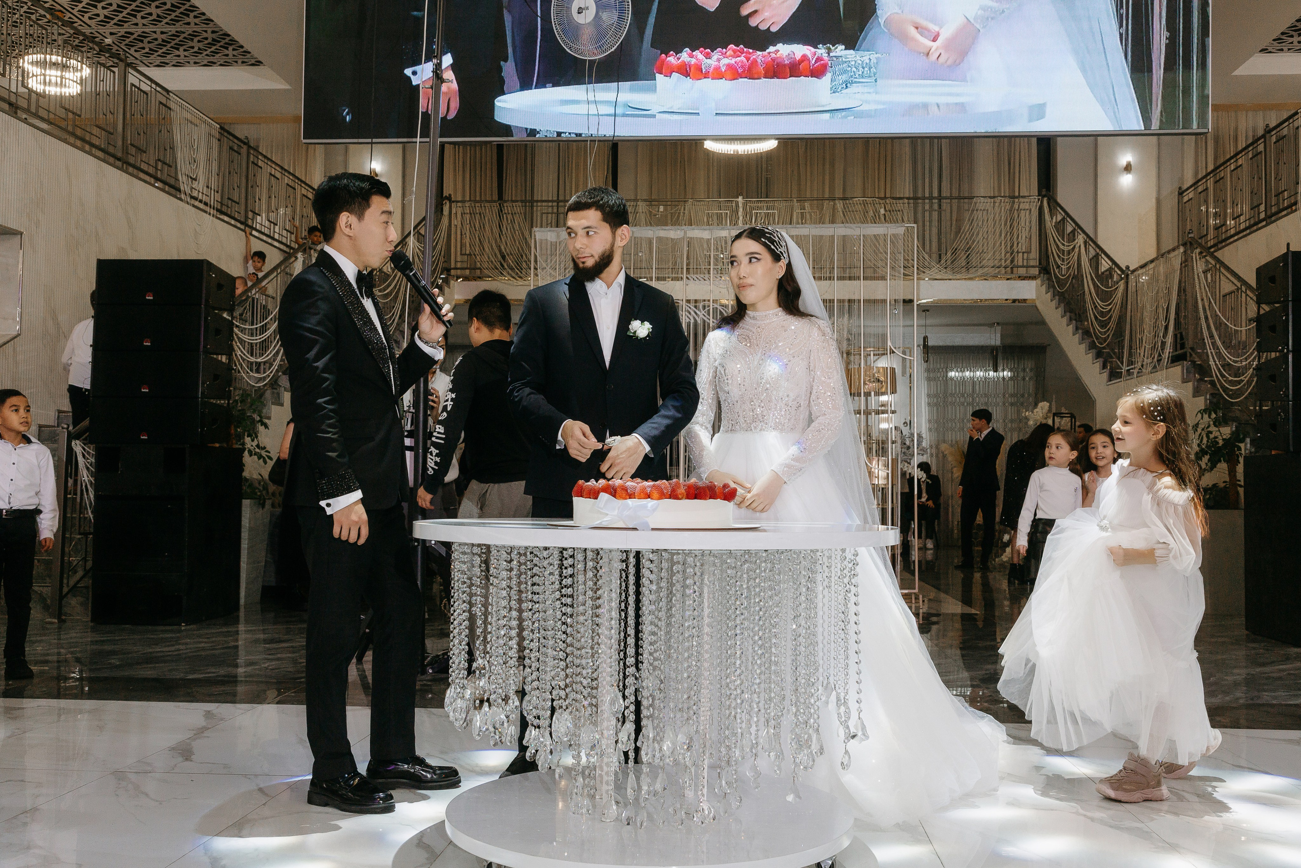 ФОТОГАЛЕРЕЯ. Ведущий Шоумен Алмас Каллемов