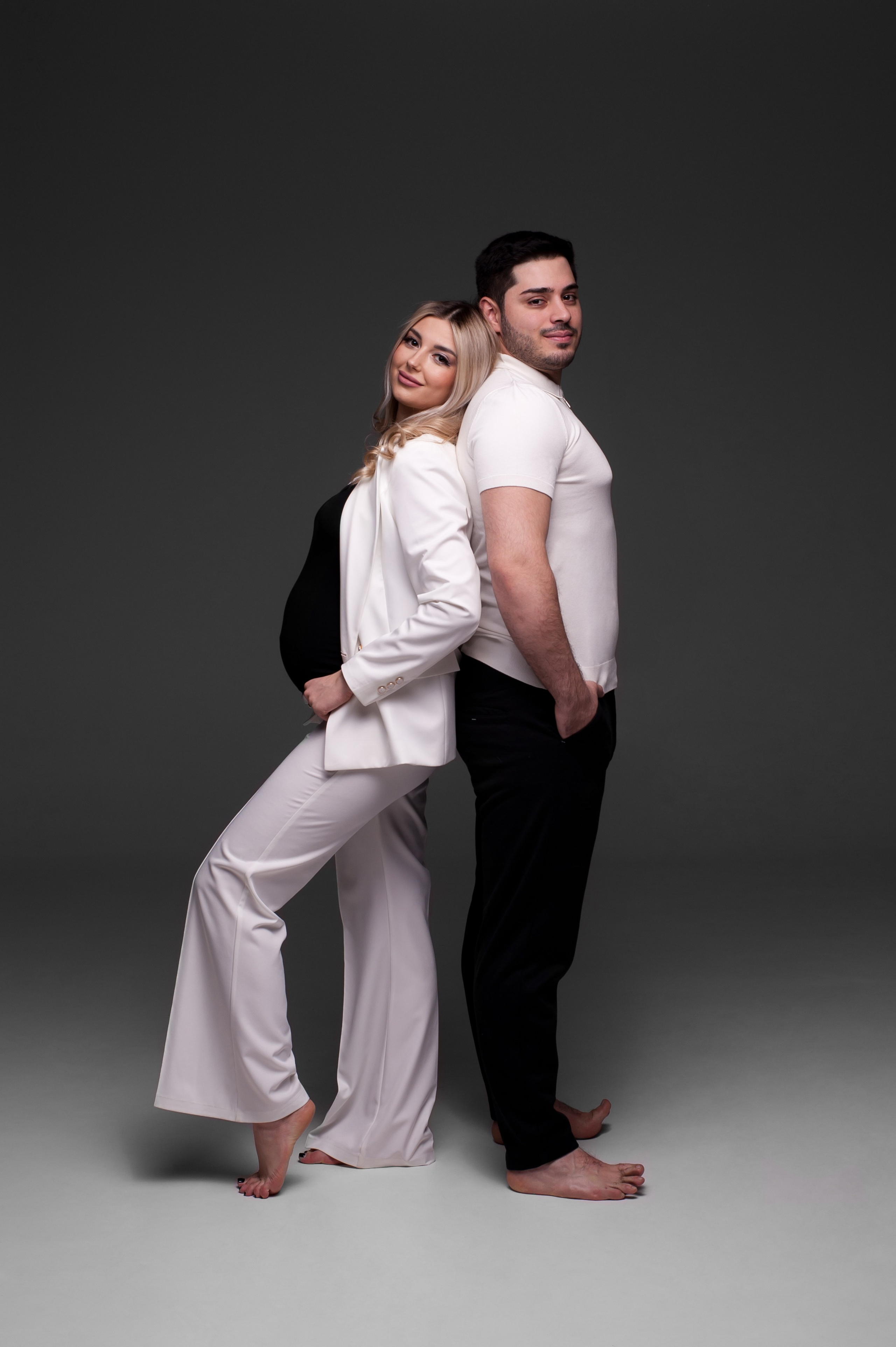 Фотосессия Беременности в Москве в стиле VOGUE "Всё включено". Стильная Фотосессия беременности как с обложки журнала