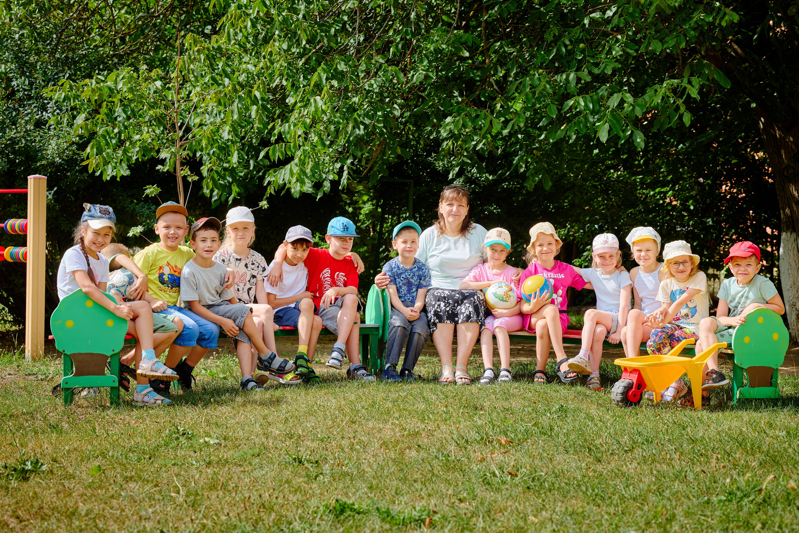 Пример летней съемки в детском саду № 92 Старшая группа Радуга. Фотограф Выпускные альбомы Таганрог Сергей Коробченко