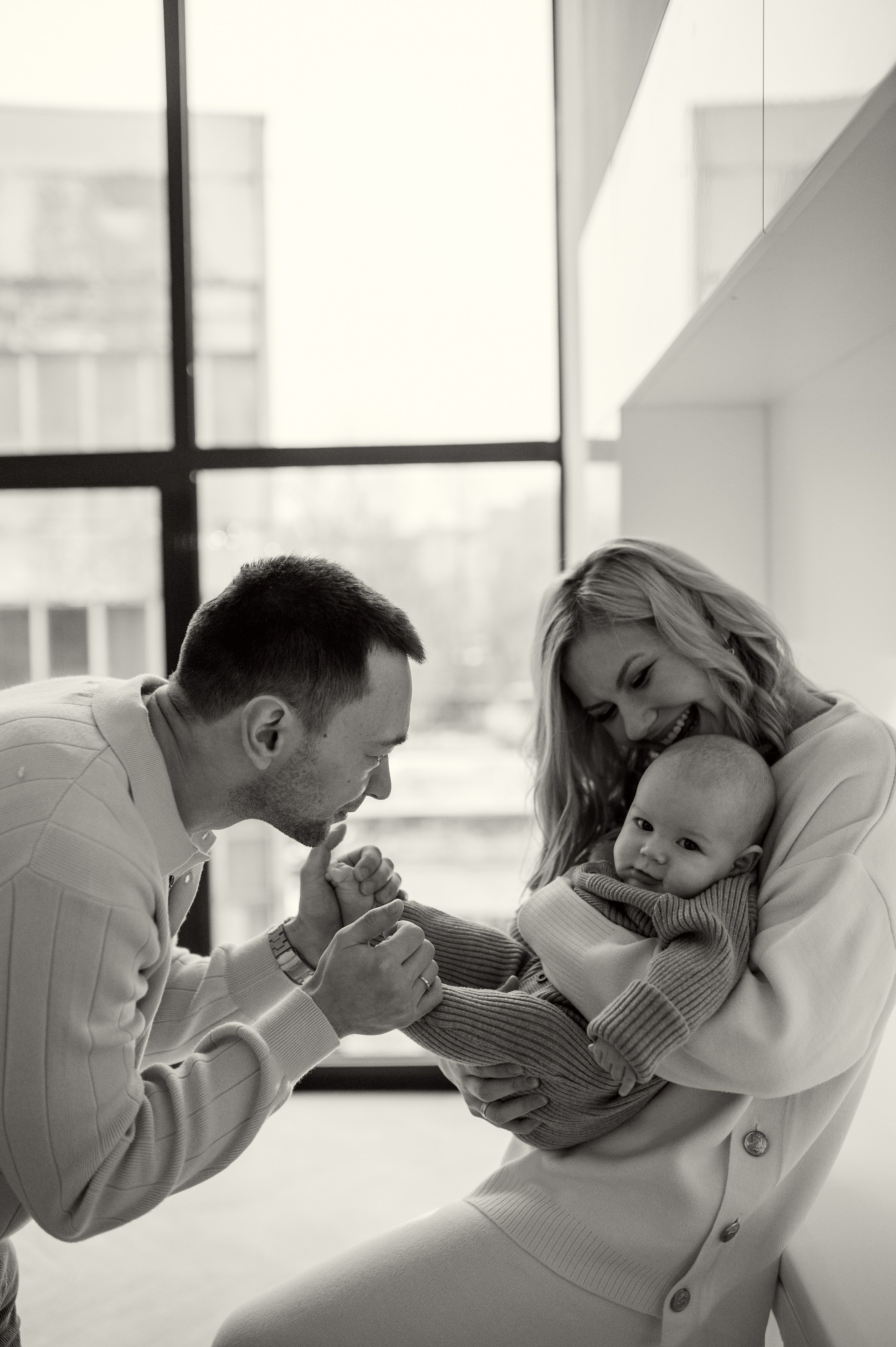 Новогодняя фотосессия в студии с малышом 6 месяцев в Бутово. Семейная фотосессия Бутово Москва фотограф Алина Морщагина