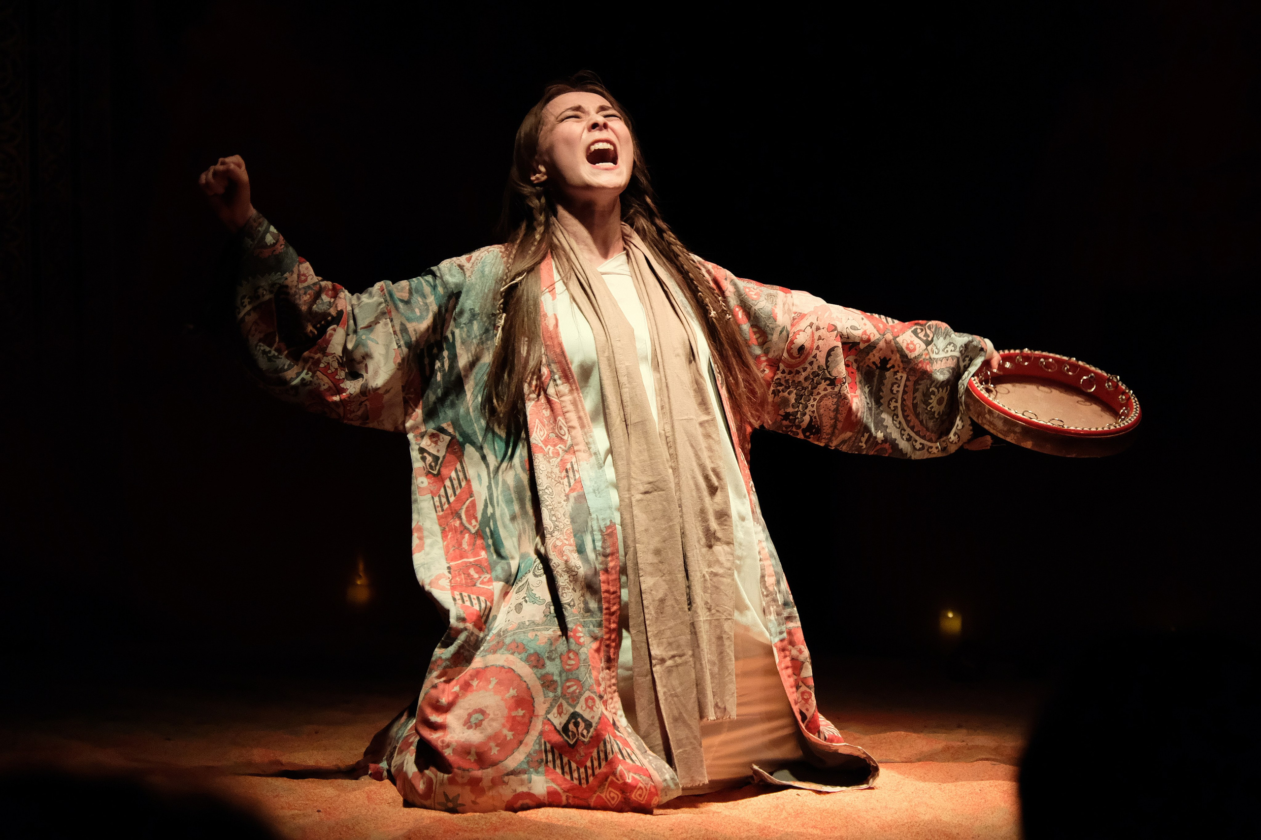 Конкурсы. Театральный фотограф в Алматы Елена Петрова