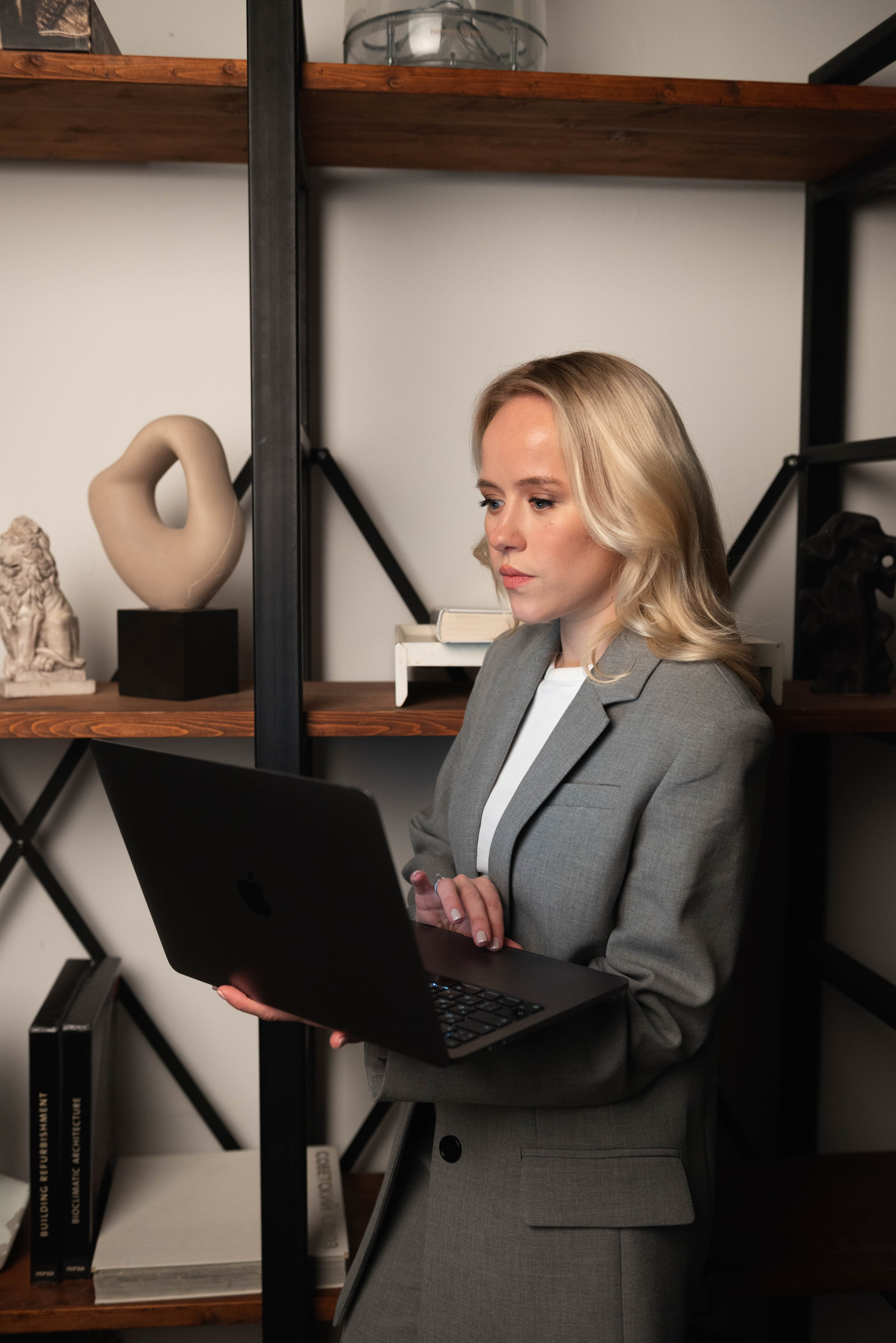 Полина Возиян (съемка для блога юриста @ation.law). Фотограф Москва Настя Профотовна. Репортажные, свадебные и контент фотосессии