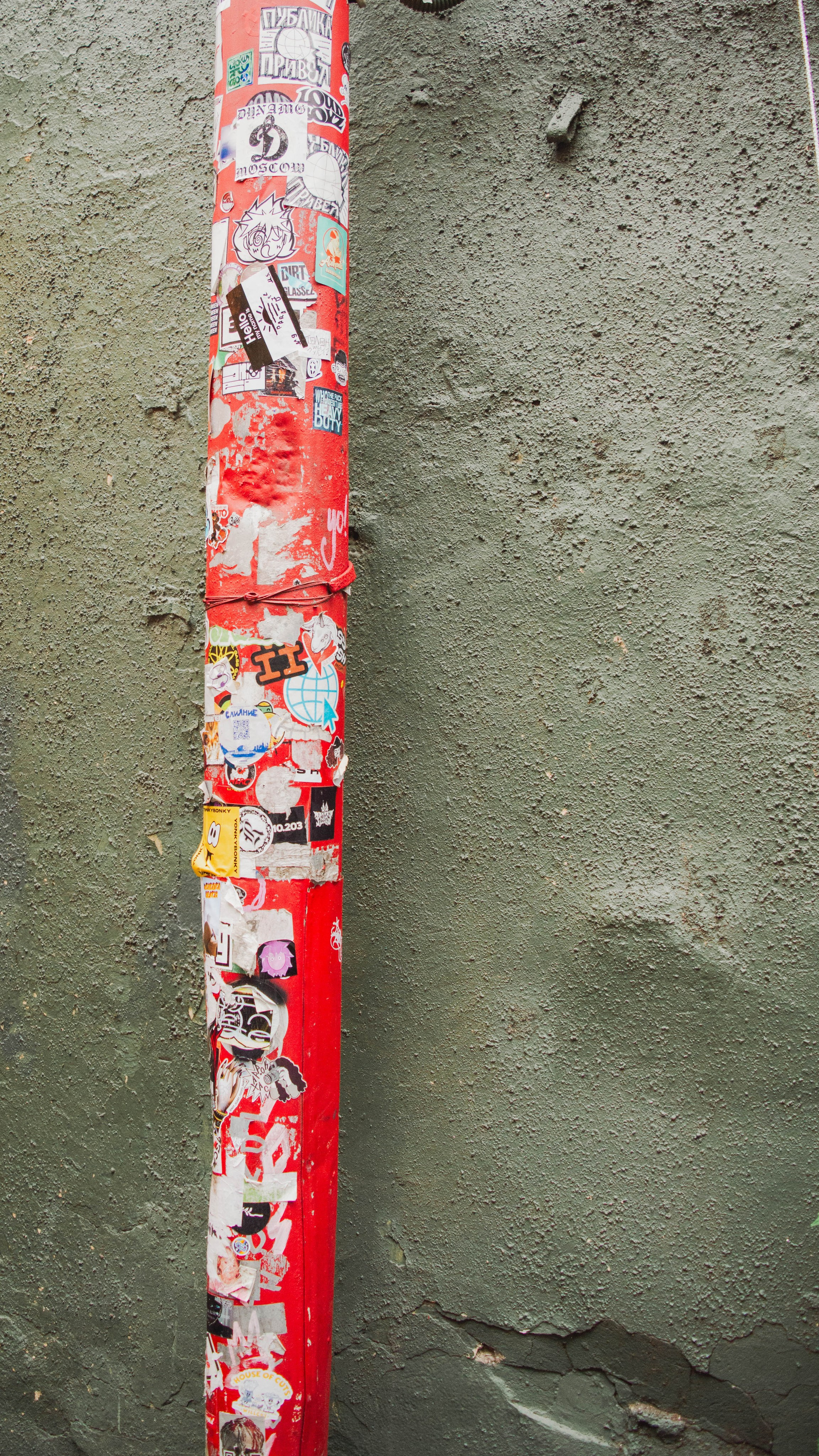 Типология «Стикербомбинг в городе». Фотограф Анастасия Лощакова в Москве