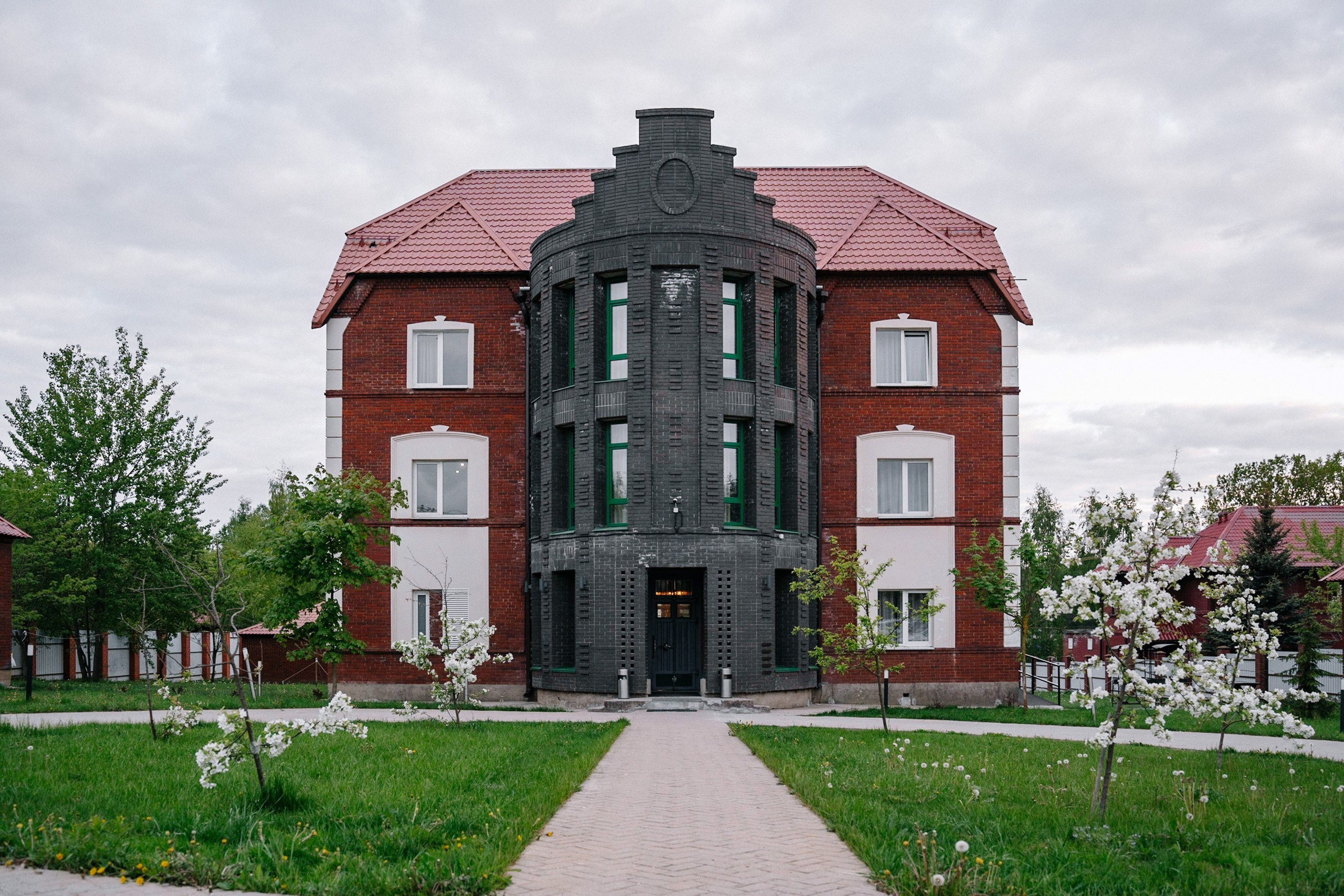 Свадебная фотосессия в Loft «Manhattan» в Пучково. Свадебный фотограф в Пучково