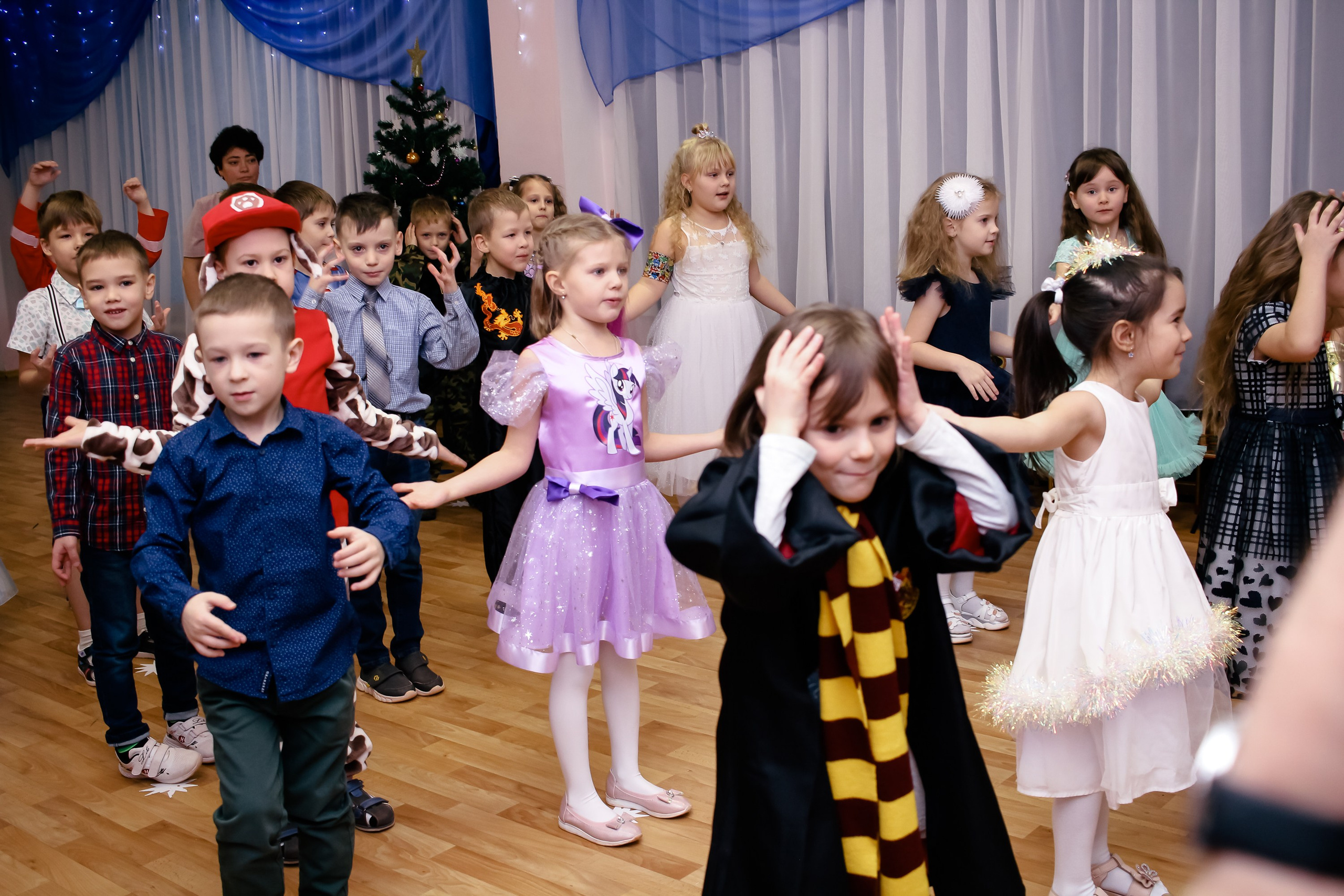 Новогодний утренник. Фотограф Великий Новгород Татьяна Чиглинцева