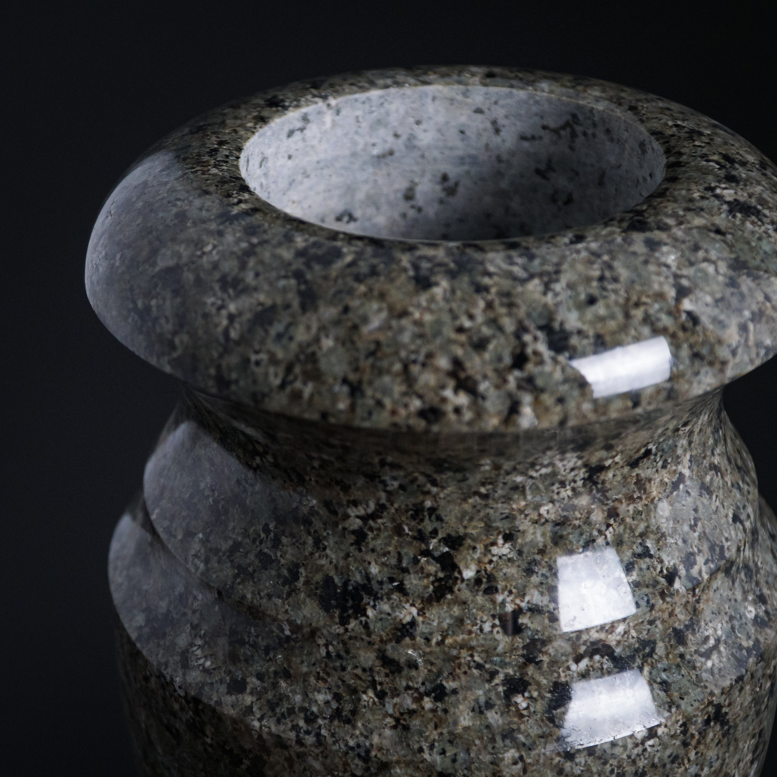 Вазы из мрамора. Катя Кудринская. Фотограф на мероприятие СПб. Семейный фотограф