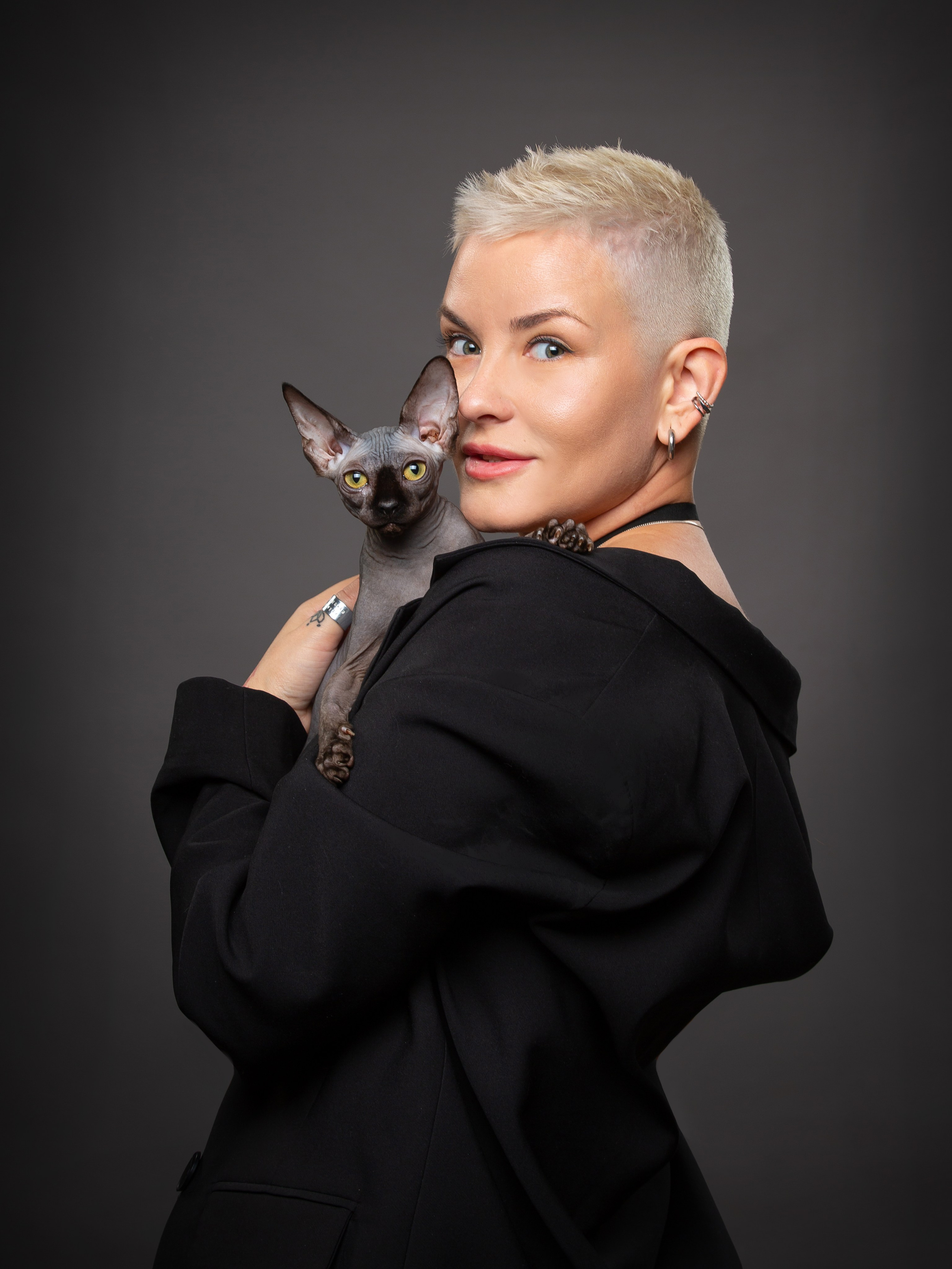 С кошкой. Фотограф Мария Кольцова