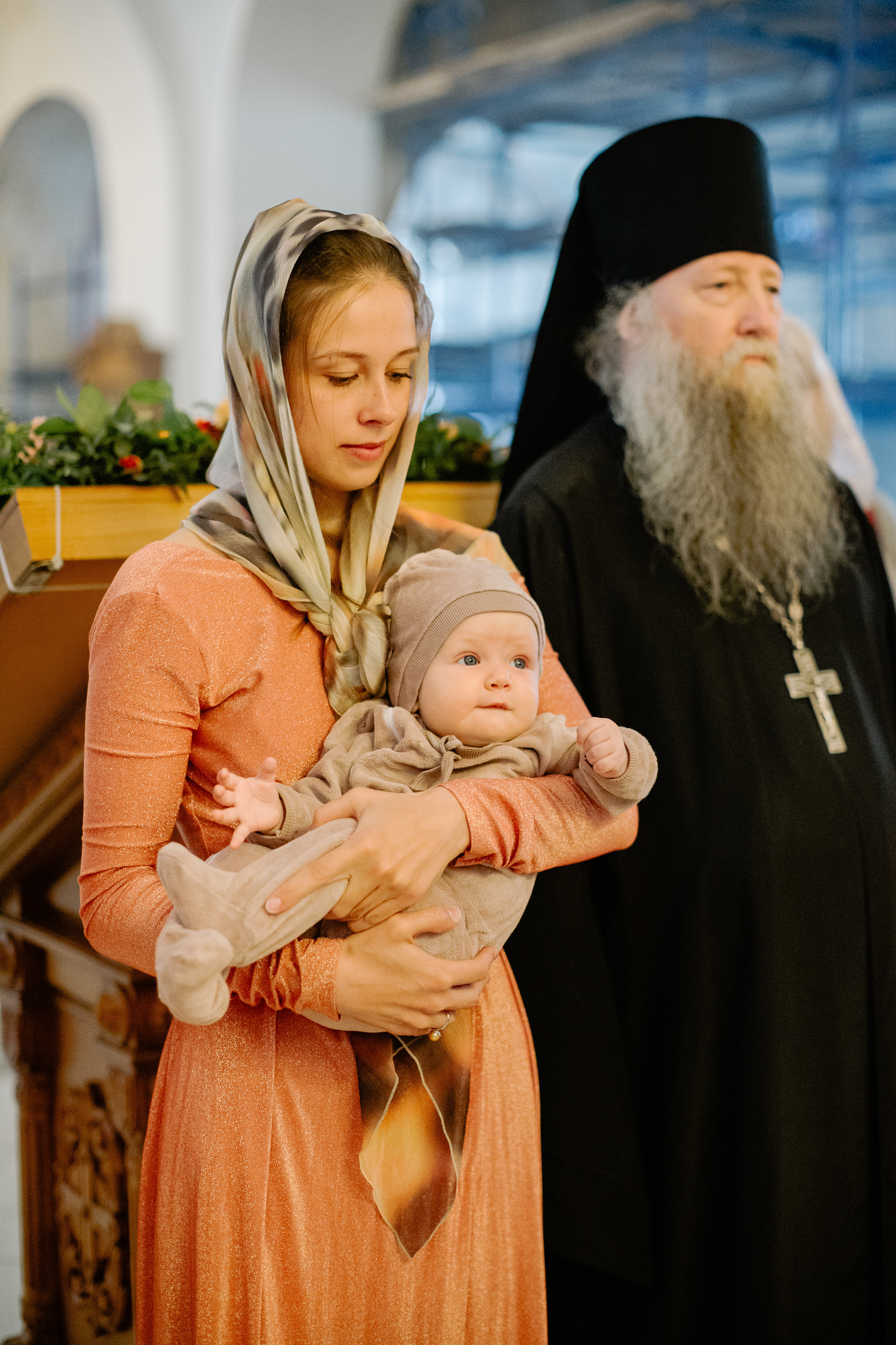 прима балерина Большого театра Дарья Хохлова держит на руках свою дочь