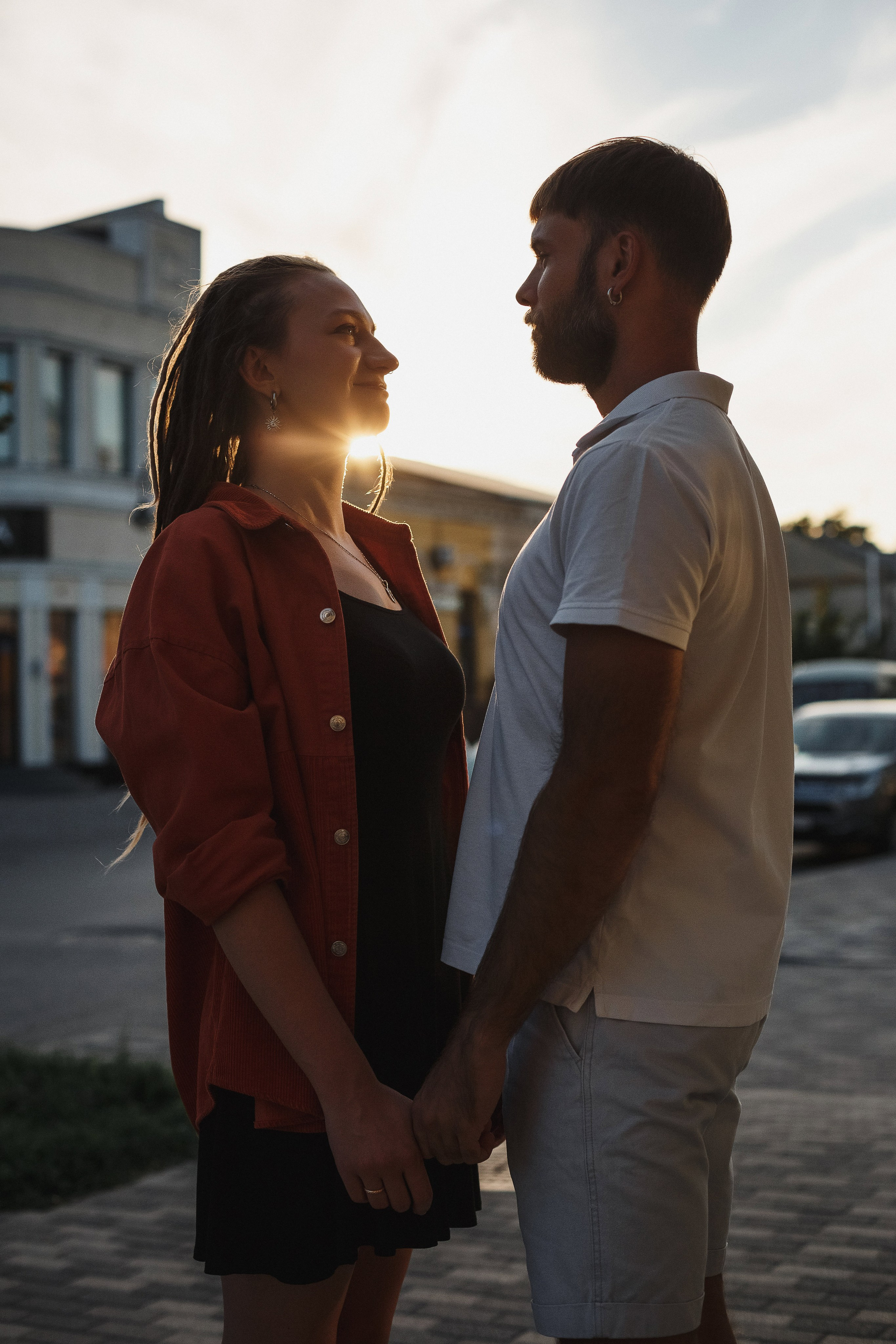 Фотосессия на Октябрьской площади Таганрога: История любви Глеба и Ани в центре города. Свадебный и семейный фотограф в Таганроге Бакарюк Антон