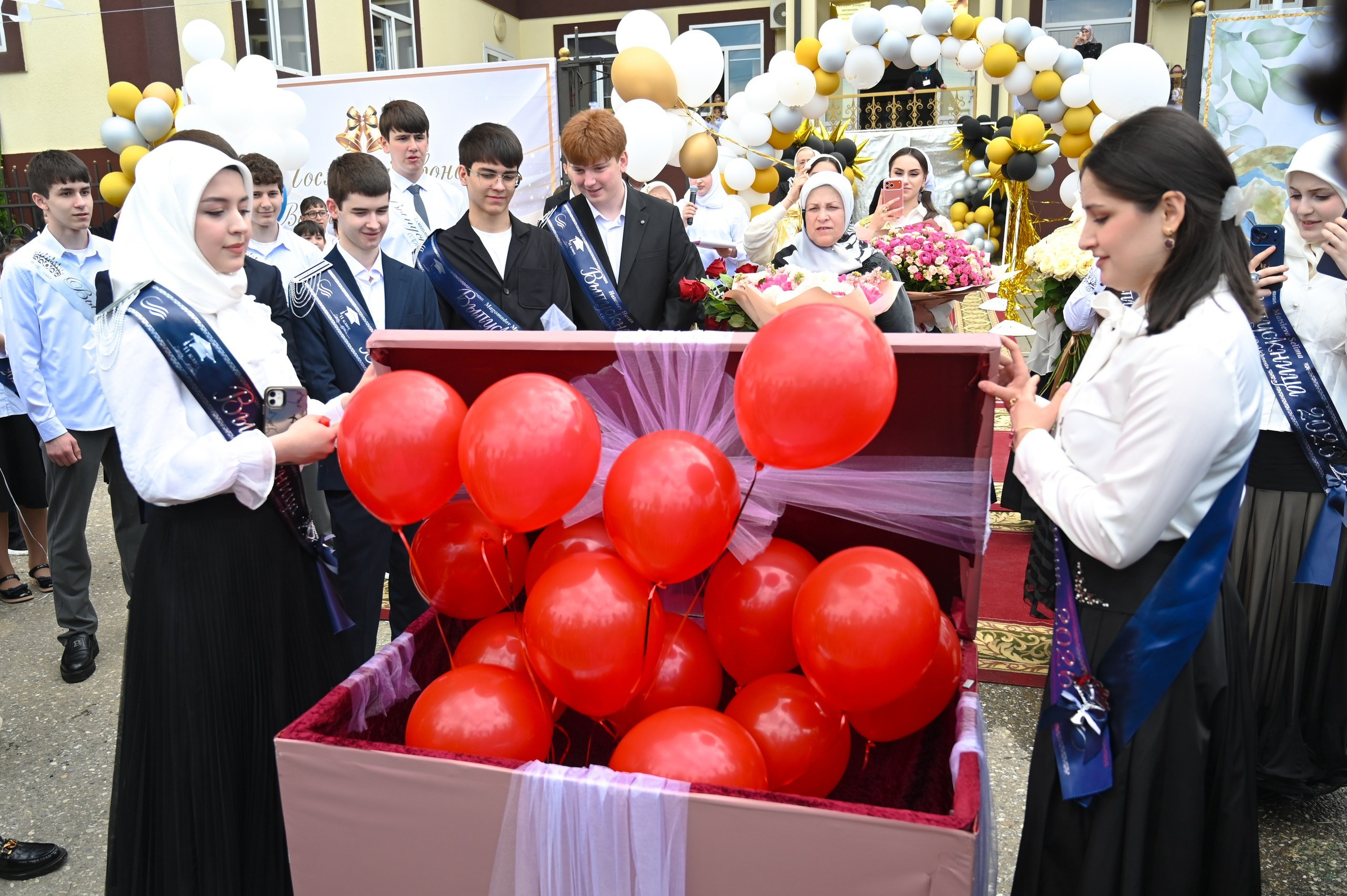 ЦО «ЛИЧНОСТЬ» последний звонок. Jimalphoto.ru