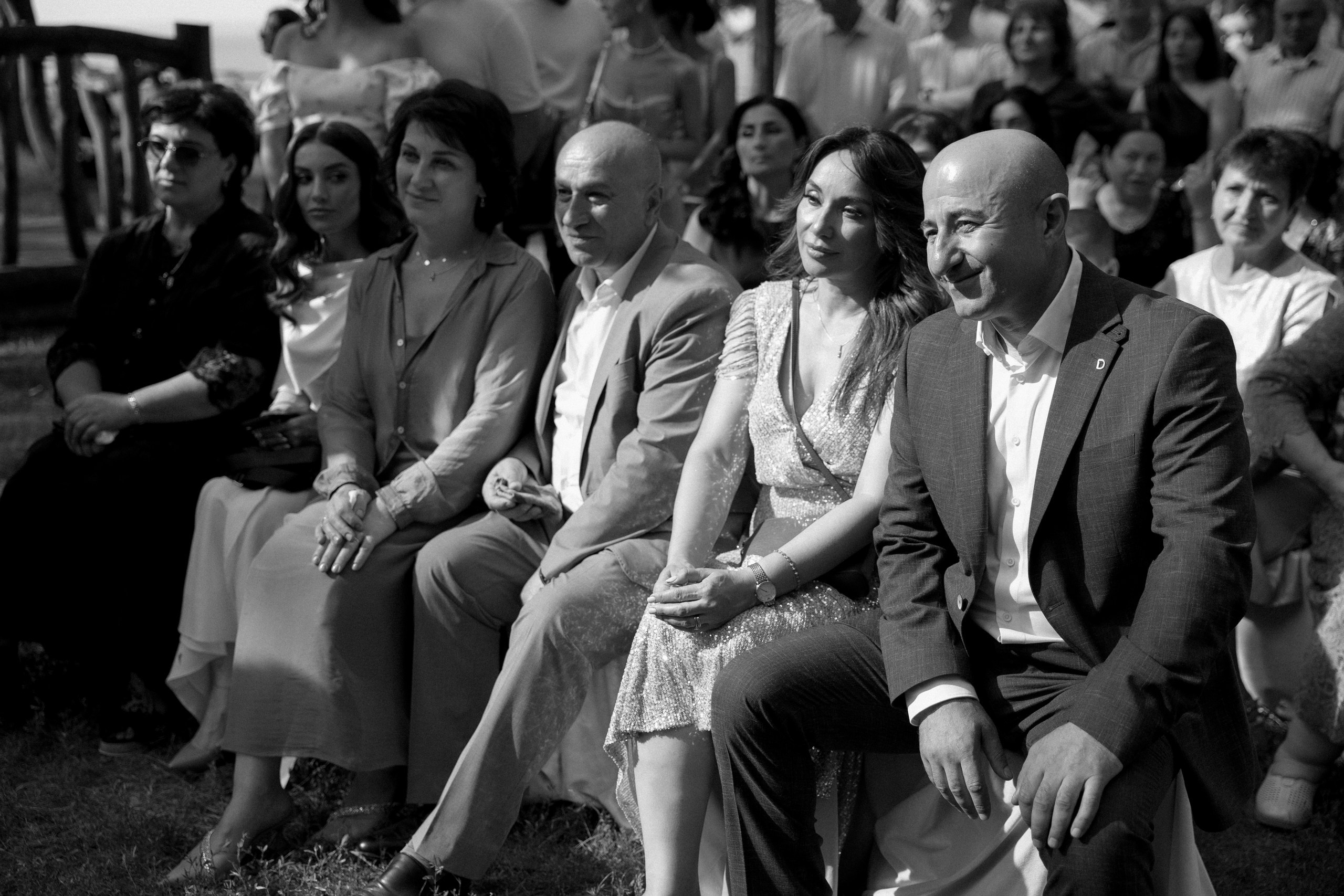 Здравствуйте! Я свадебный фотограф из Ульяновска, работаю в том числе по всей России и с выездом за границу. Снимаю свадьбы, lovestory, корпоративы, светский репортаж. Провожу обучение по фотографии, мастер-классы и воркшопы для других фотографов.