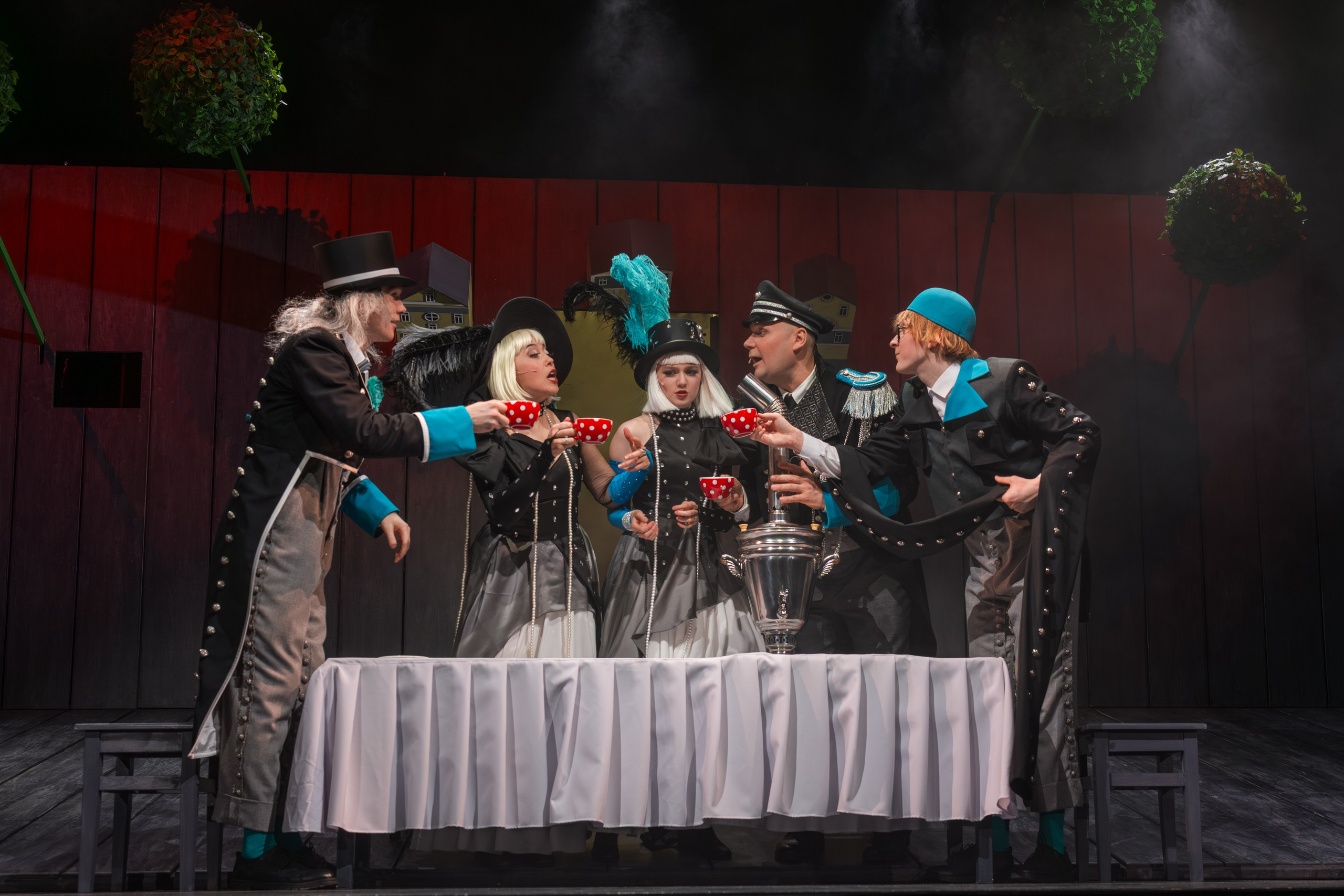 Театр Терезы Дуровой: Ревизор. Сайт фотографа Сергея Абрамова