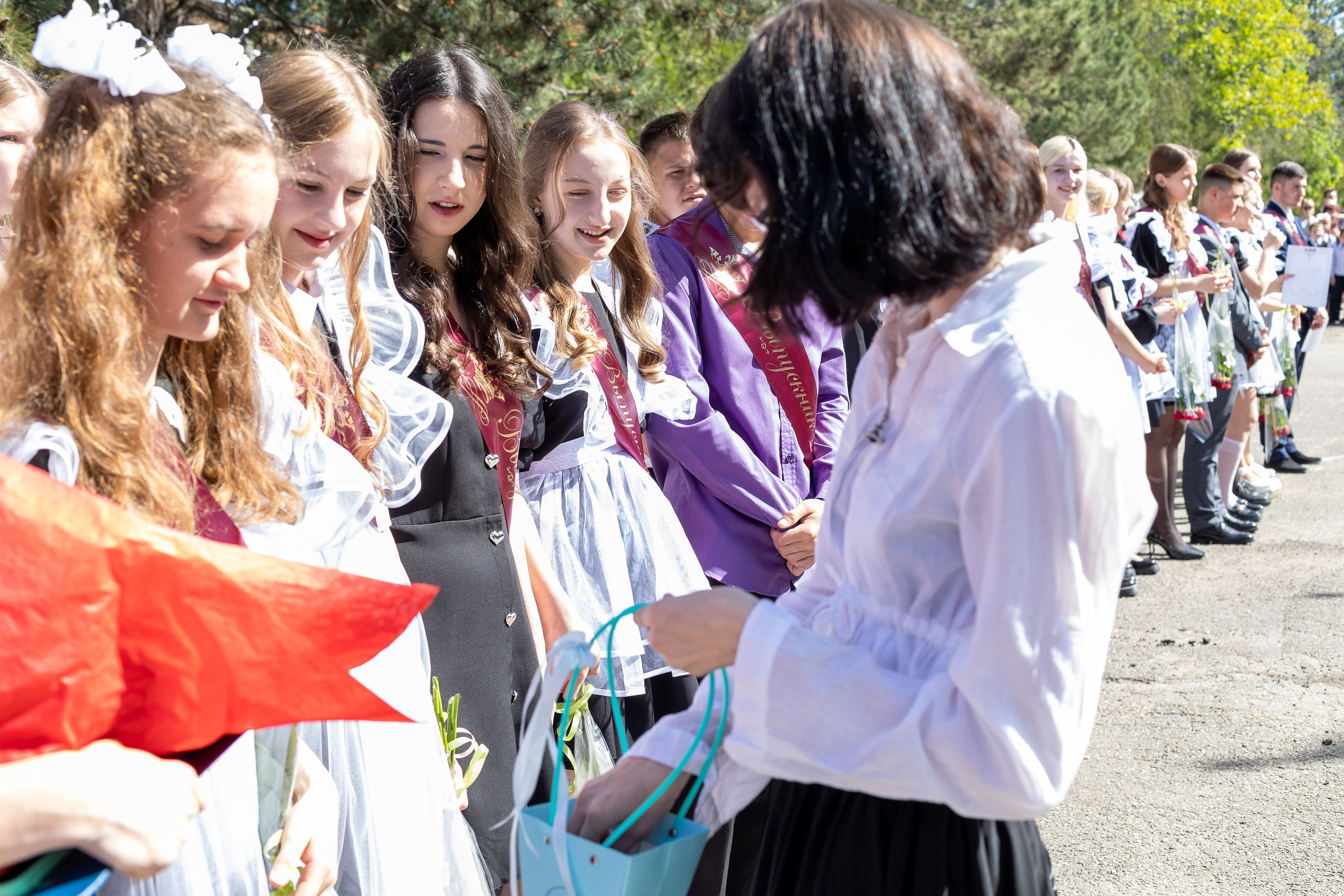 Последний звонок. Выпускные альбомы Майкоп, Краснодар Елена Золотарева