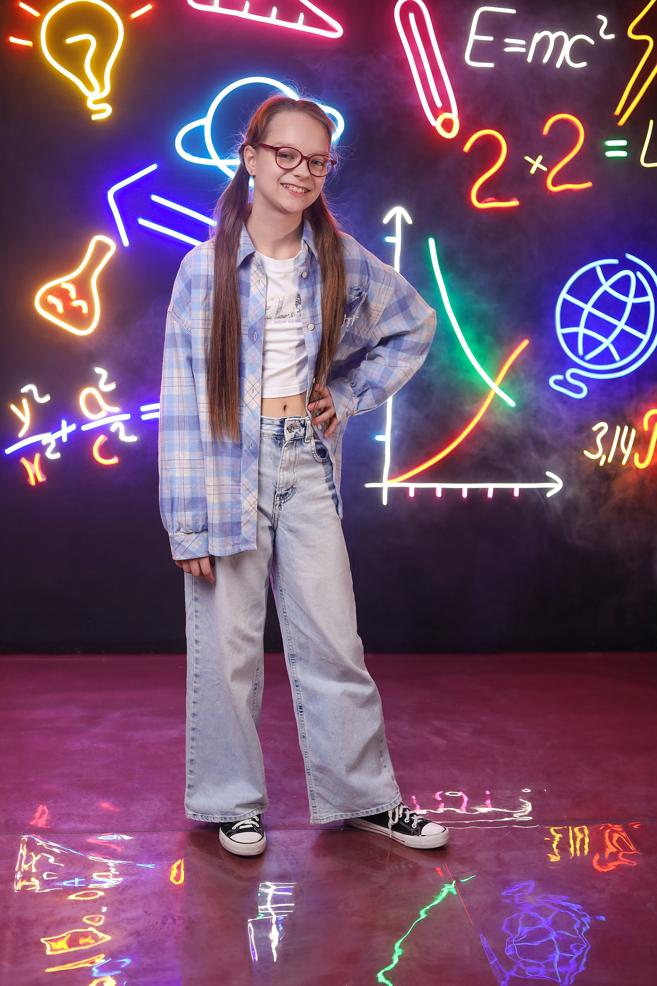 Выпускной альбом "Неон". Выпускные альбомы в Тюмени для школ, садов, вузов спортивных секций