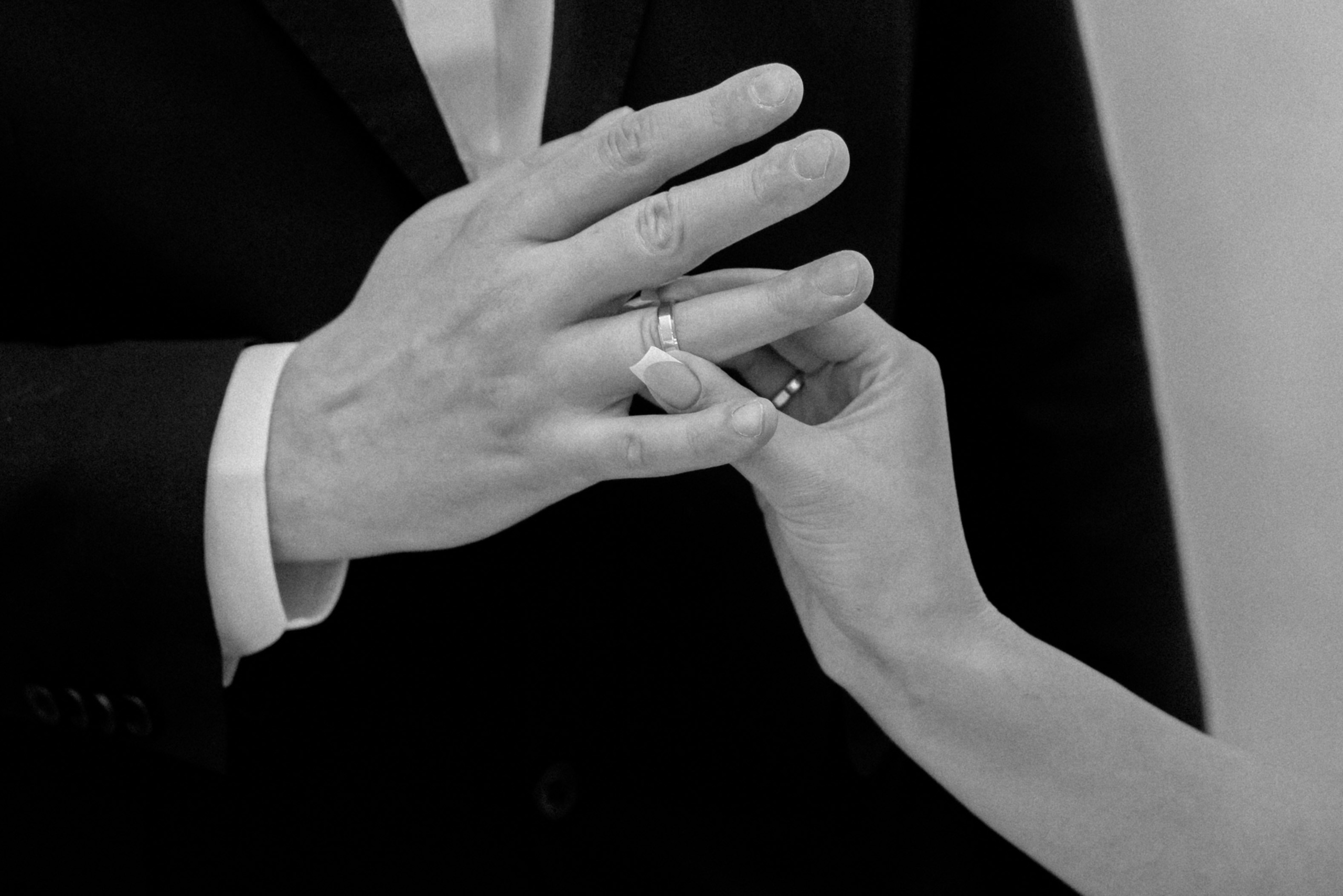 Момент обмена кольцами в зале регистрации Южного Бутова, фотограф Алёна Макеева