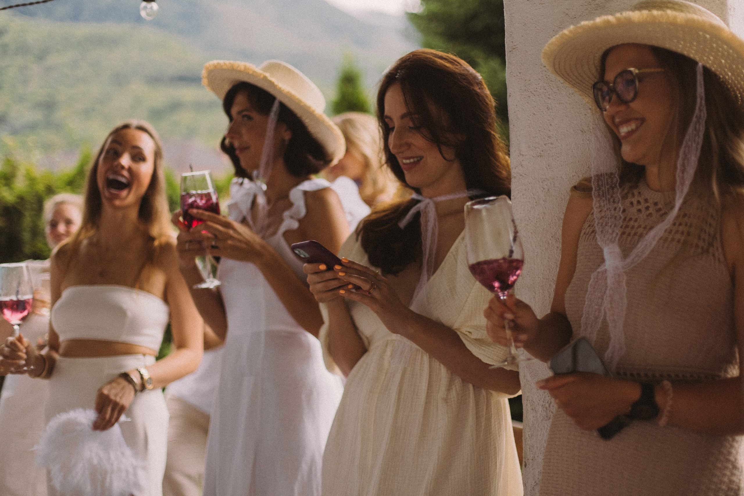 Репортажная фотосессия свадебной вечеринки в Красной поляне. Свадебный, репортажный и портретный фотограф Сочи, Краснодар. Александра Зайцева