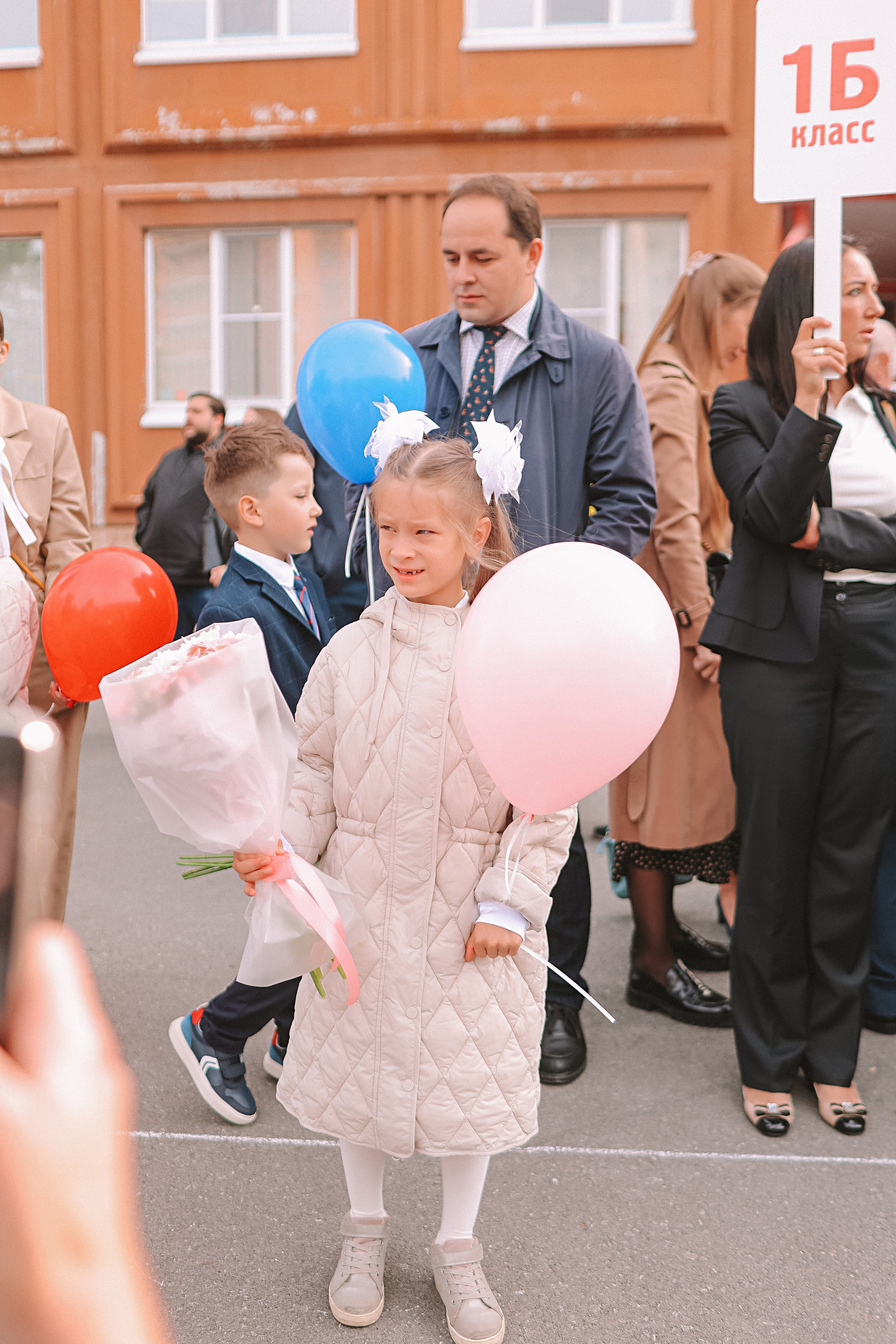 1 сентября линейка+кл час+портреты. Семейный фотограф Тюмень, фотограф на роды Салмина Мария