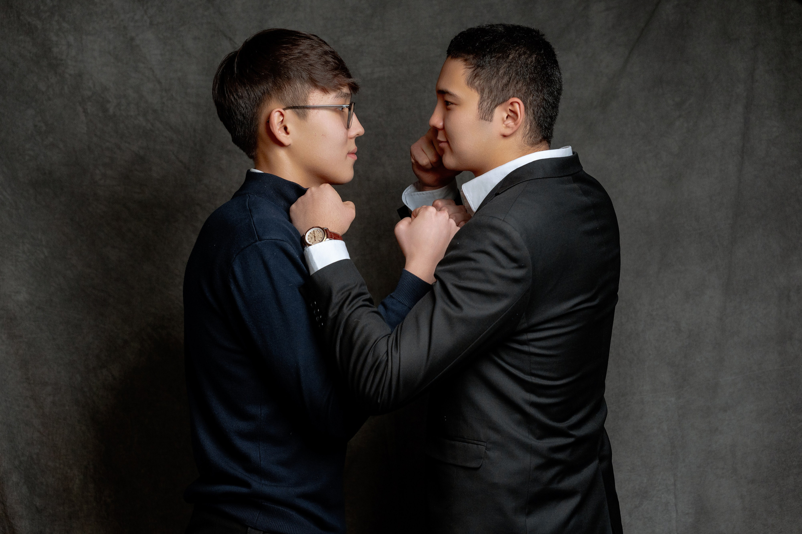 По двое. Выпускные альбомы в Нур-Султане (Астана) и по всему Казахстану