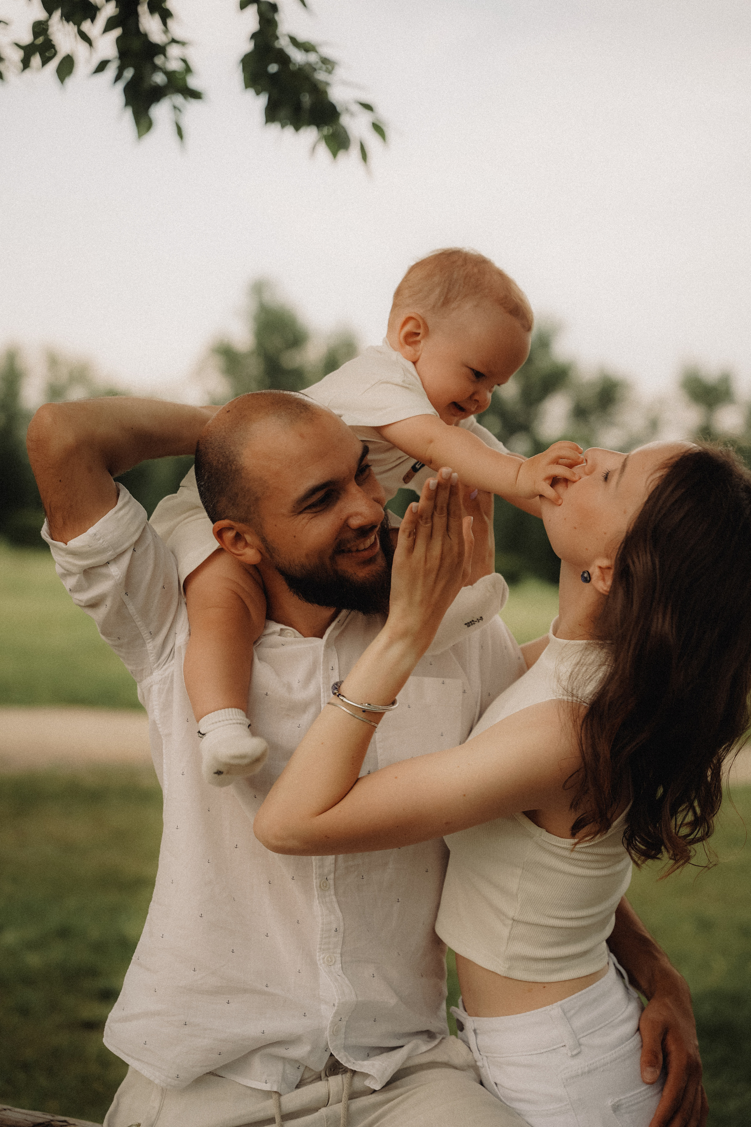 В парке. VISUAL ARTIST · KRONGAUZ ANASTASIA