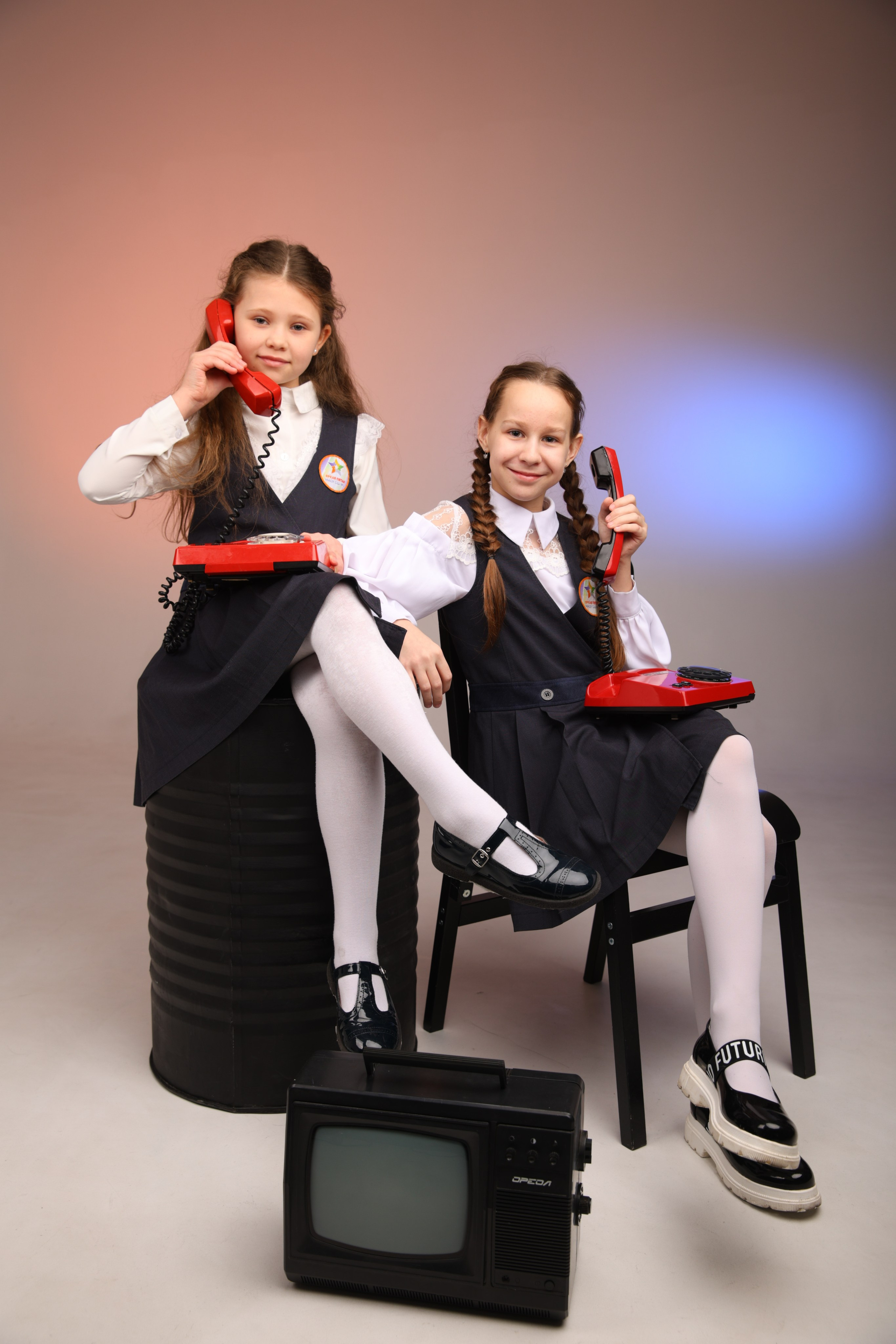 Выпускные альбомы для младших классов в Красноярске от AlbomKras 📚👶. AlbomKras -выпускные альбомы Красноярска с авторским дизайном и качественной фотосъемкой! ⭐⭐⭐⭐⭐ 5.0