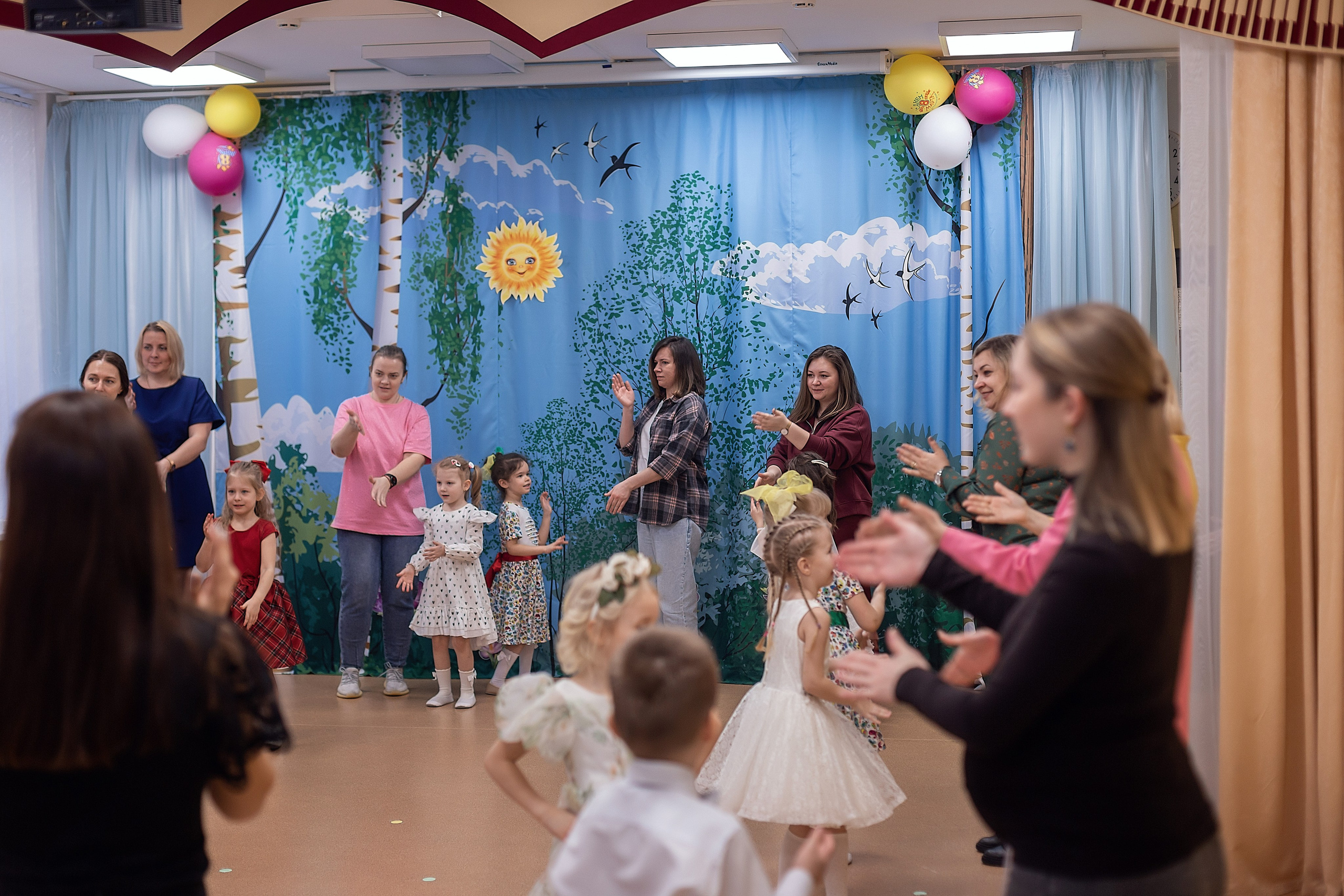 Весенний утренник_старшая группа_2025. Семейный фотограф в Санкт-Петербурге