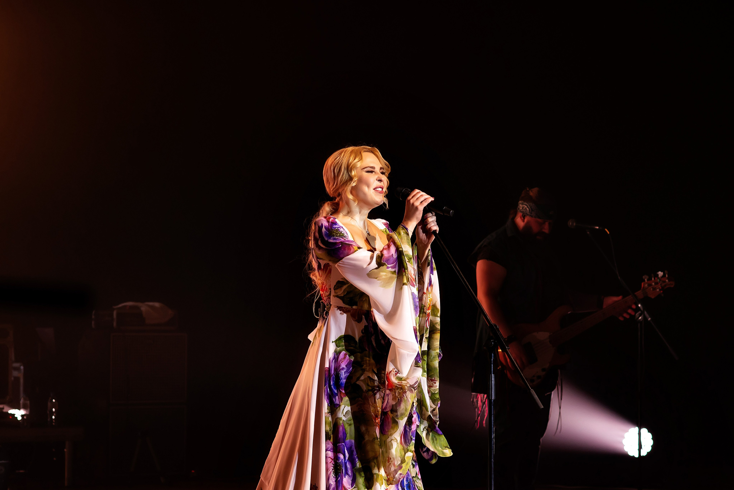 Концерт Пелагеи. Школьный, фэшн фотограф в Тюмени и в России Ирина Королева