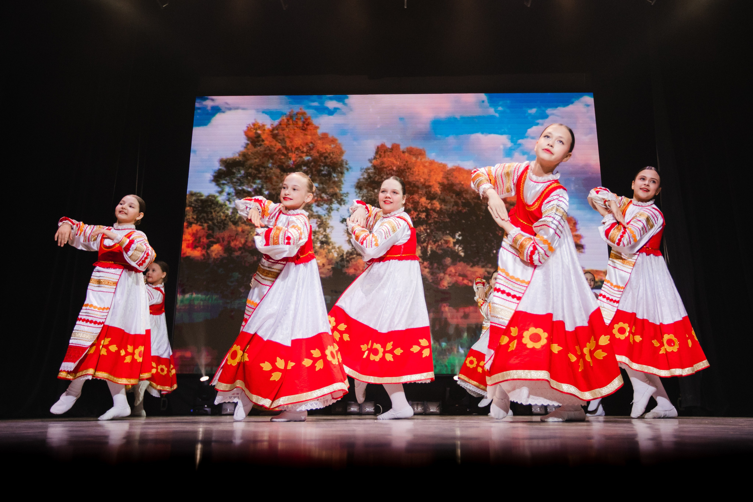 Отчетный концерт центра национальных культур 2025. Роман Урумбаев фотограф Нижневартовск