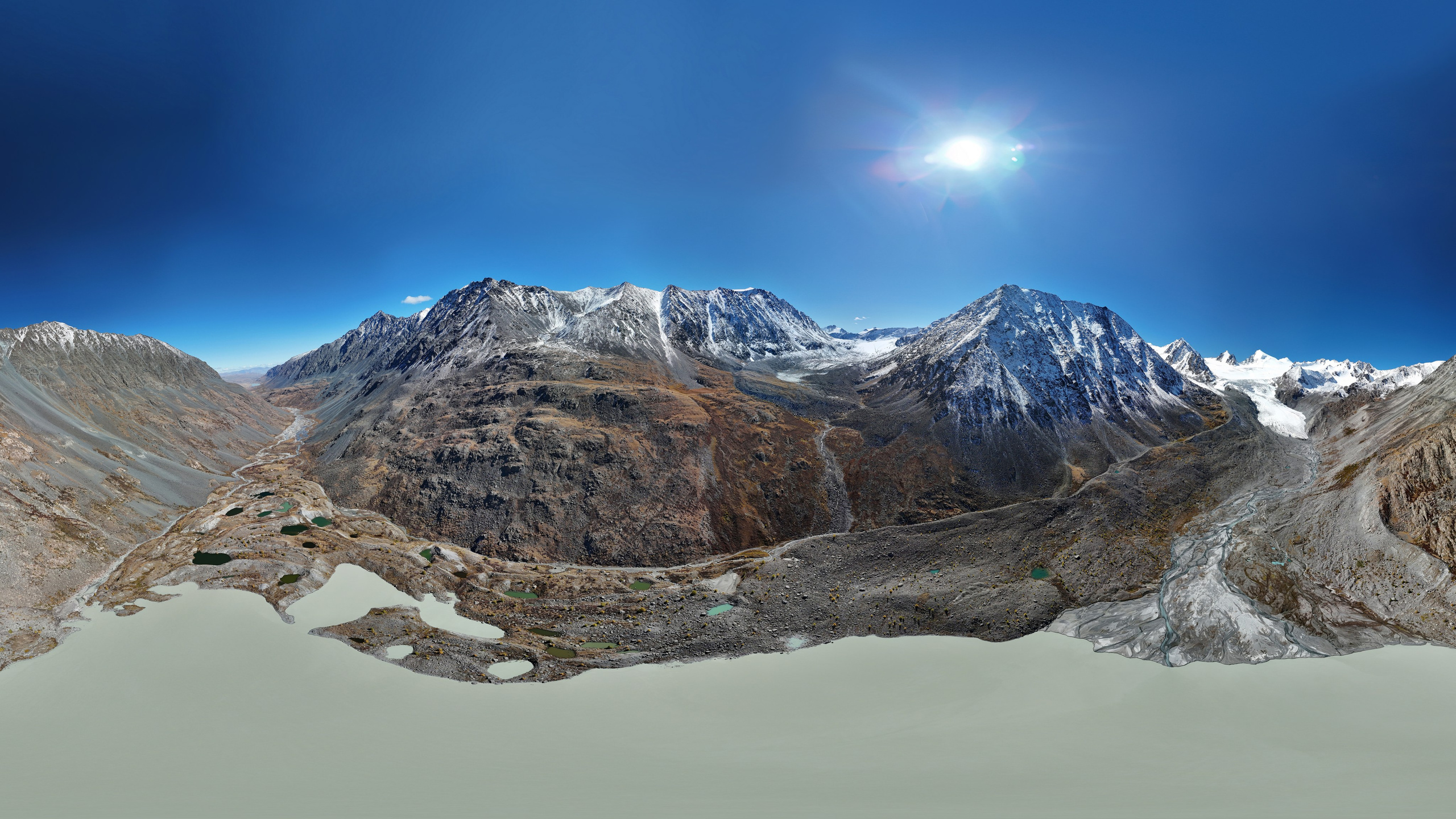 Озеро у ледника Аккол